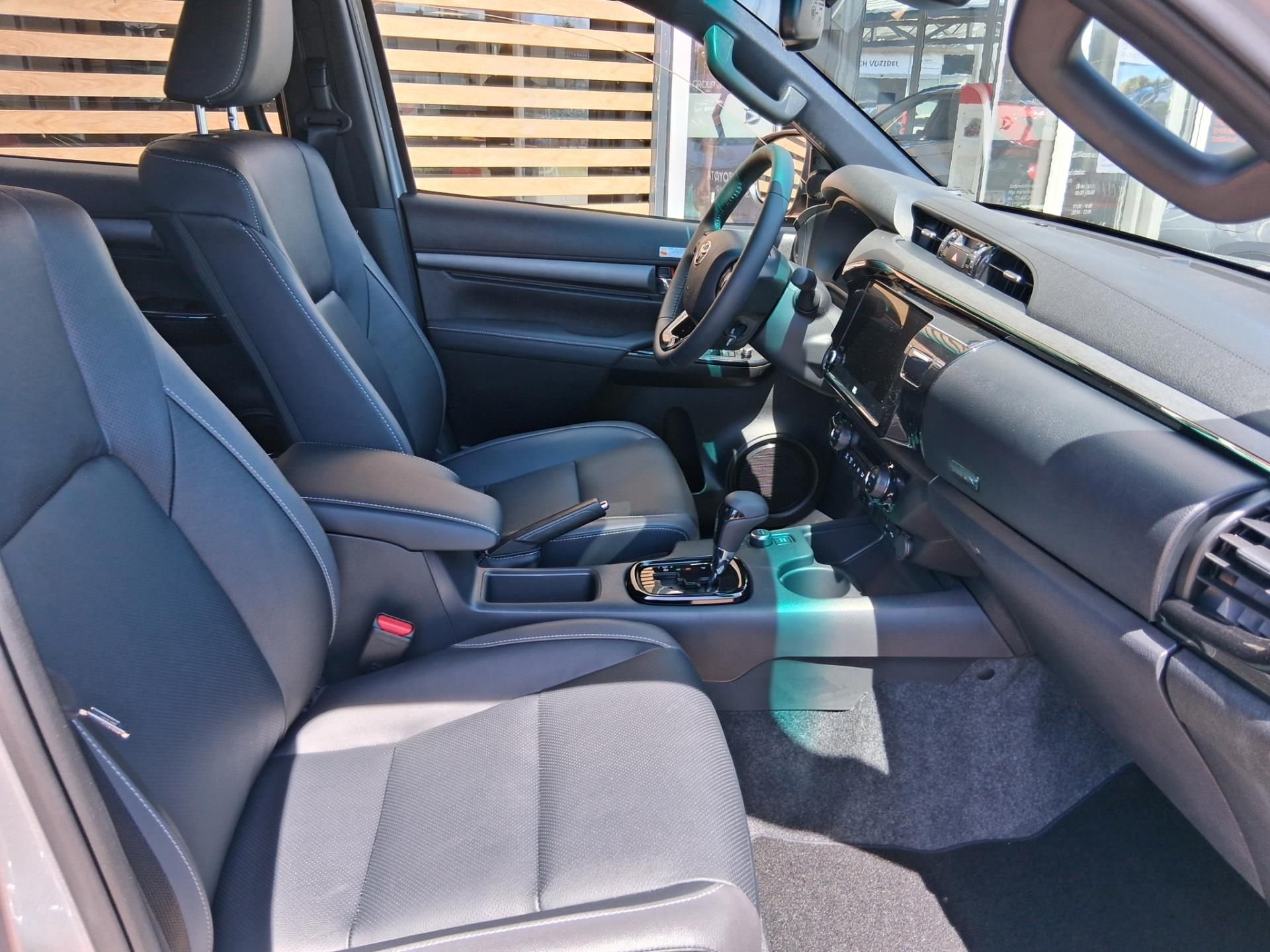 Toyota Hilux, 2,8 D-4D 205K  INVINCIBLE - fotka 4
