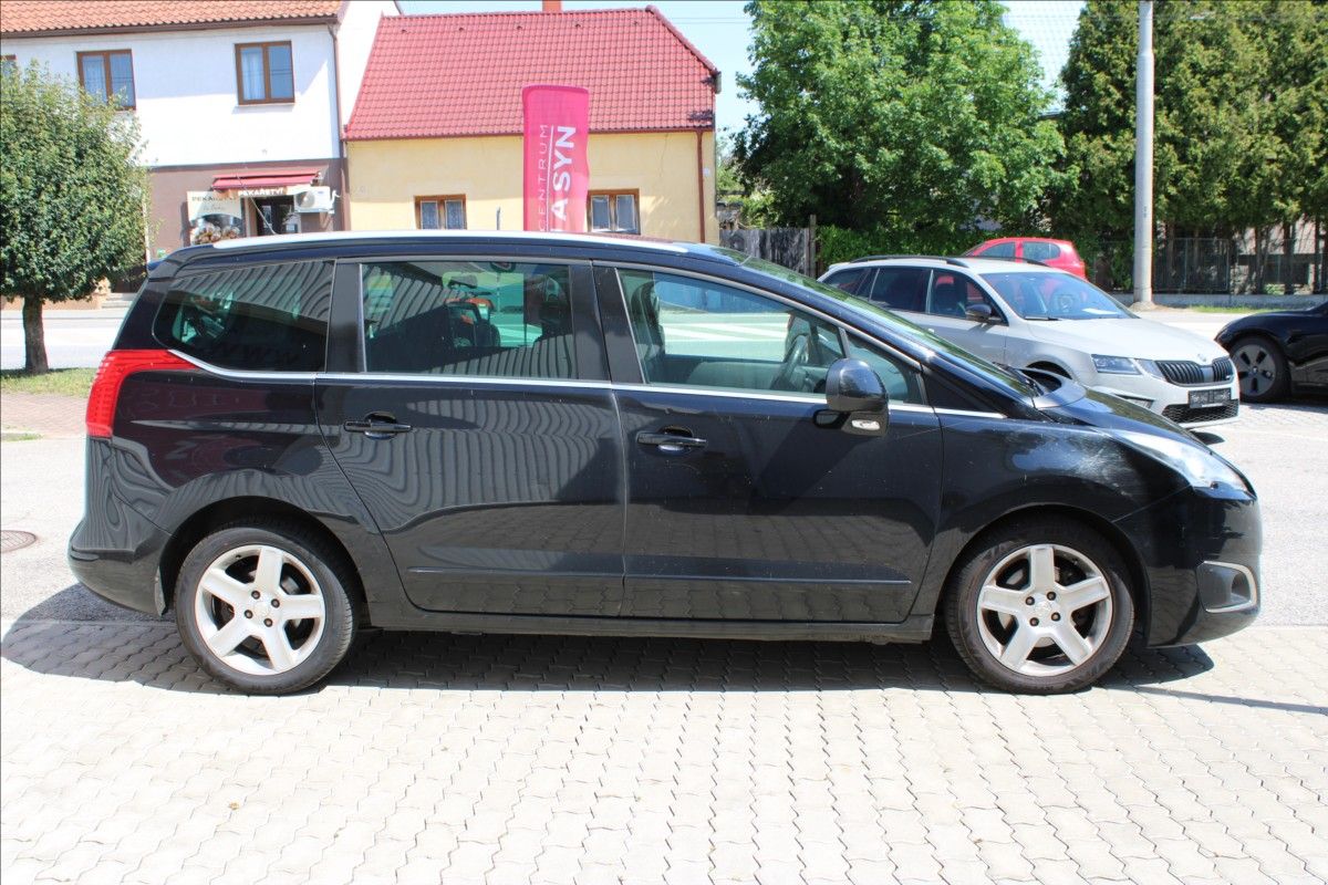 Peugeot 5008, 2,0 HDI 120kW 7 míst - fotka 3