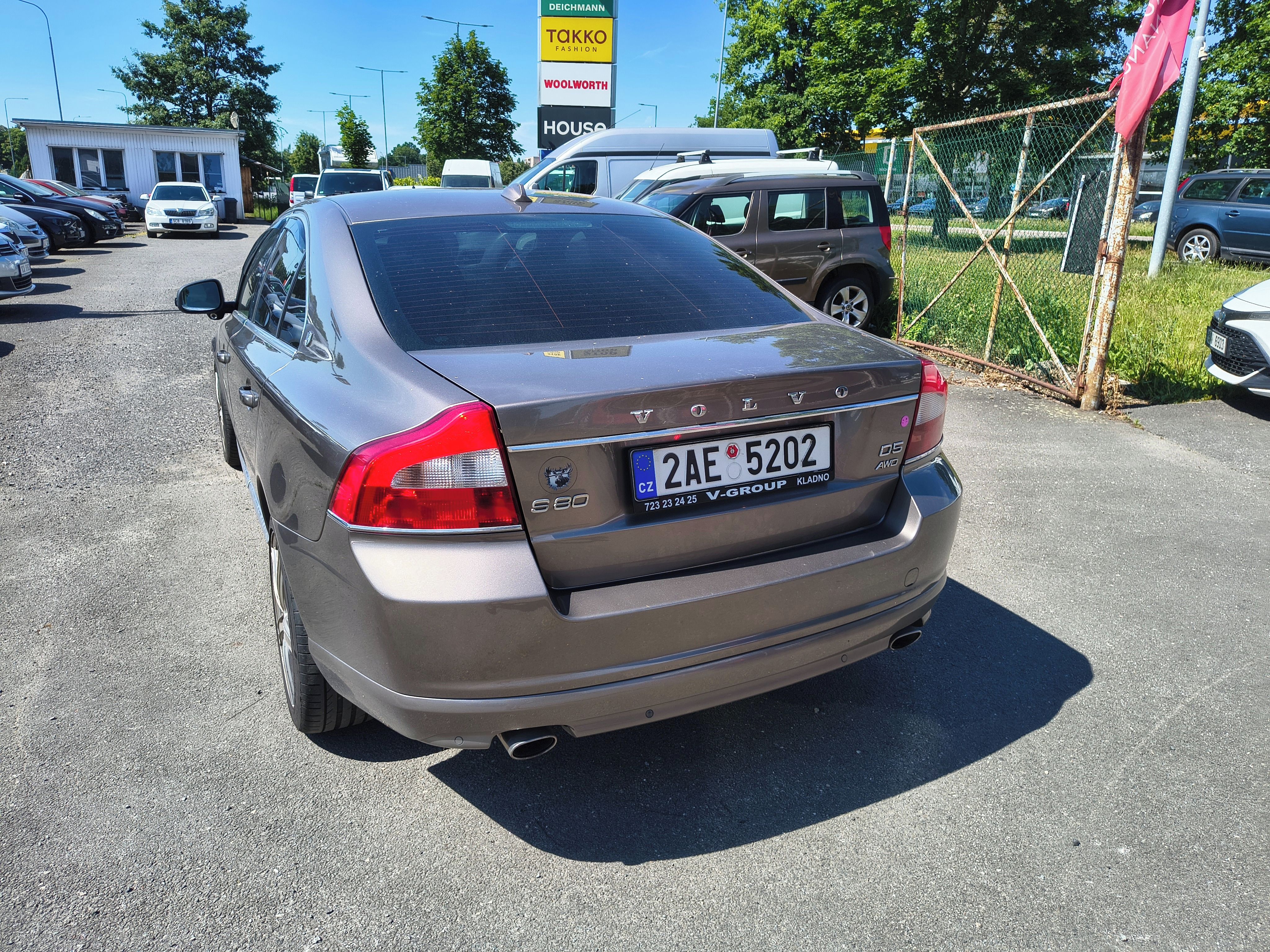 Volvo S80, 2,4 D5 AWD - fotka 4