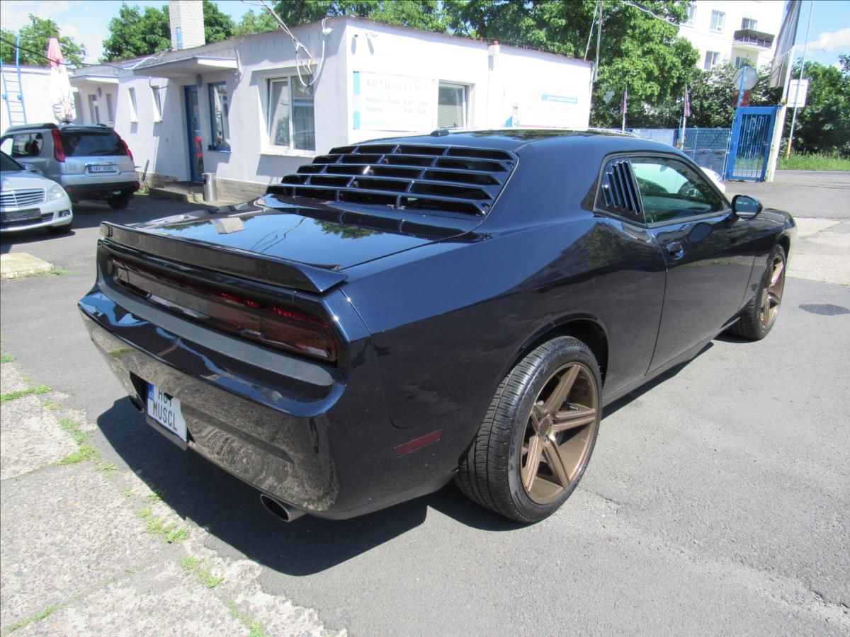 Dodge Challenger, 3,6 L VVT 227kW - fotka 6