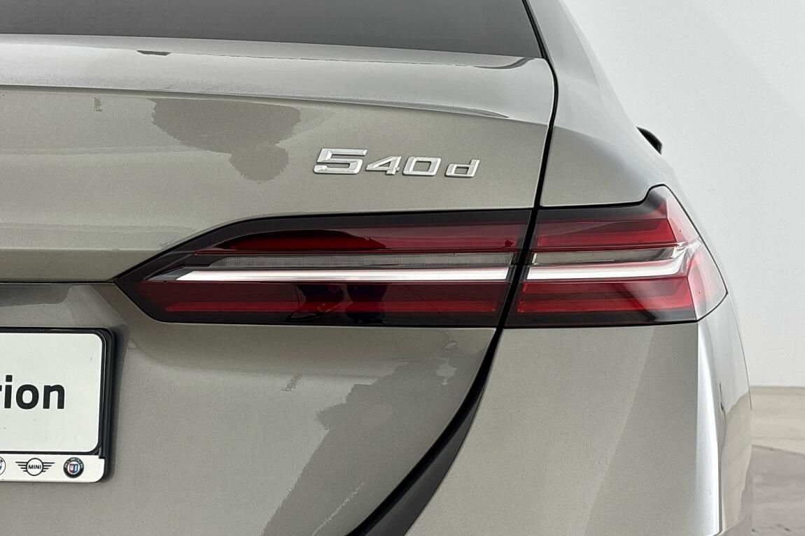 BMW Řada 5, 540d xDrive Sedan - fotka 4