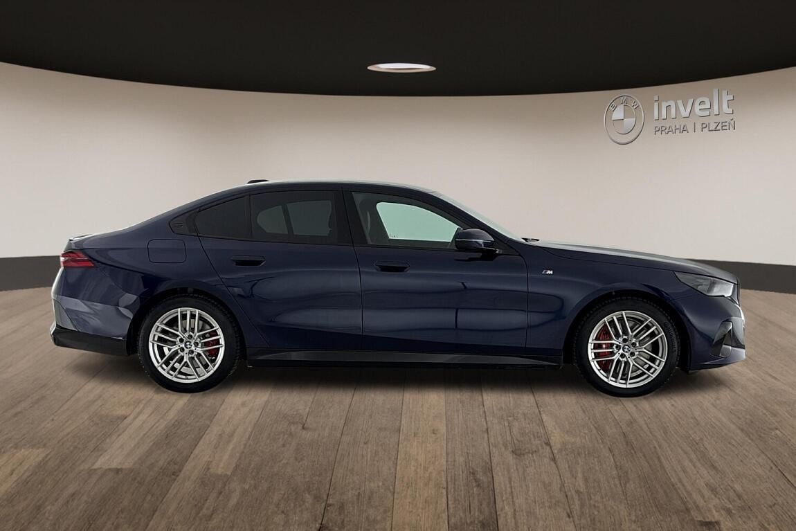 BMW Řada 5, 540d xDrive Sedan - fotka 2