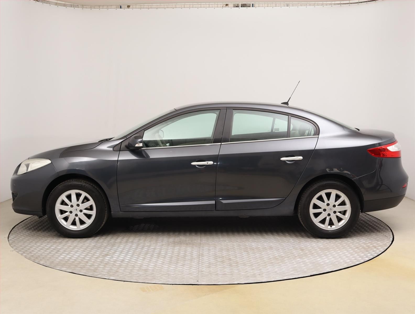 Renault Fluence, 1.6 16V, Kožené sedačky - fotka 3