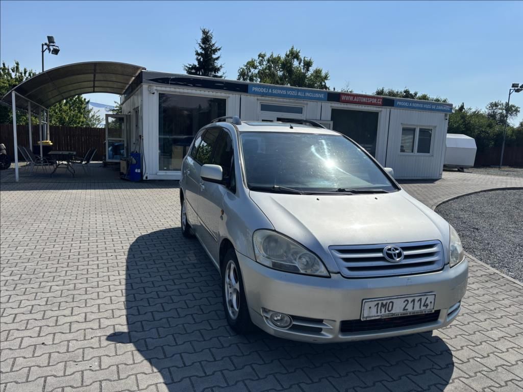 Toyota Avensis Verso, 2,0 D4D,ČR - fotka 2
