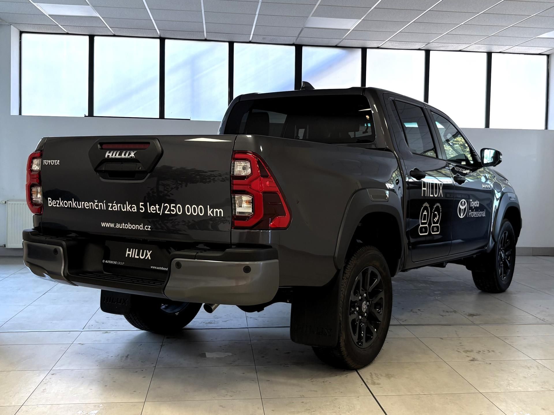 Toyota Hilux, 2,8, 6st,  (4x4), Invincible - fotka 4