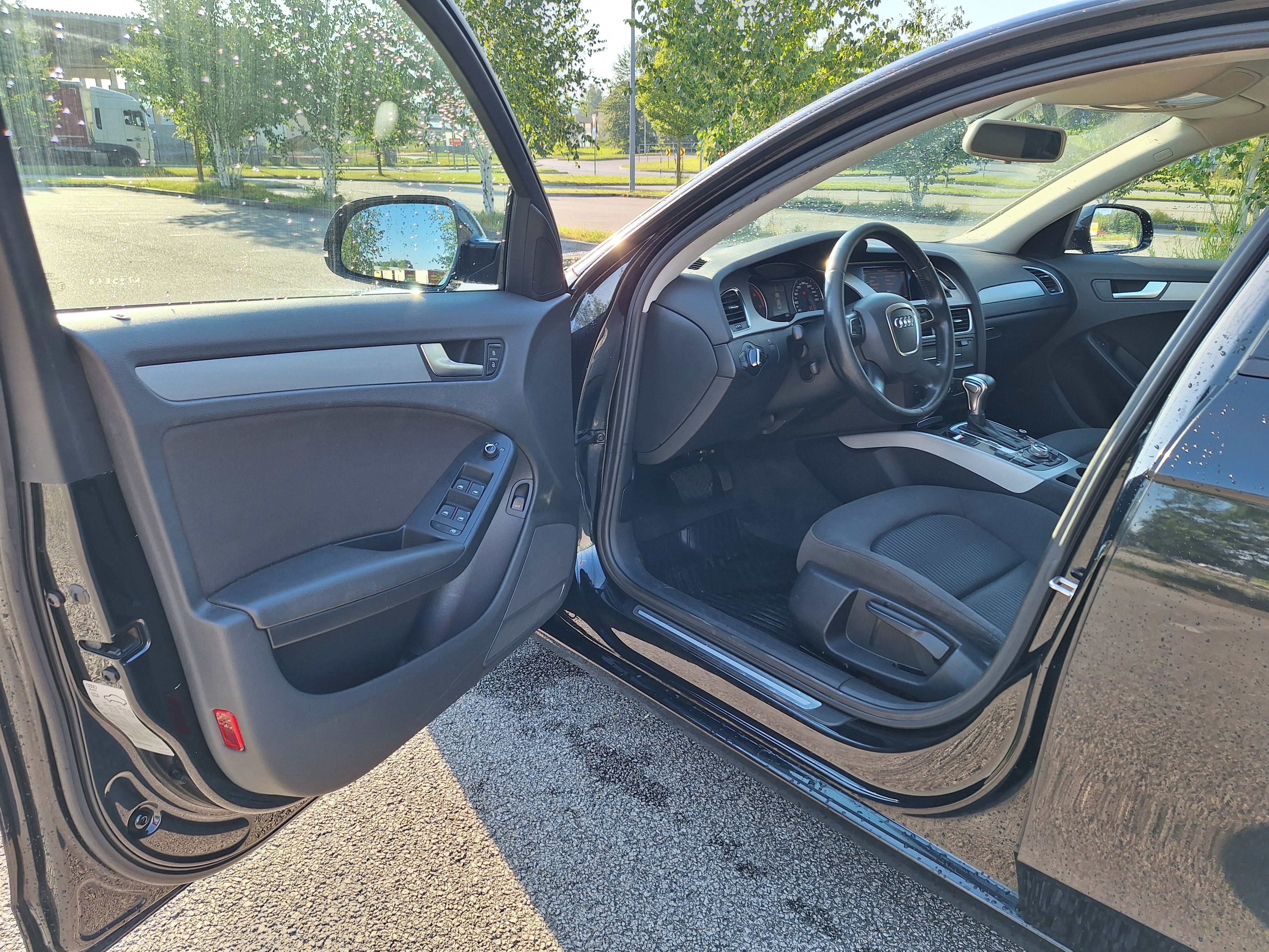 Audi A4, 2.0 Tdi 105 KW AUTOMAT SERVIS! - fotka 6