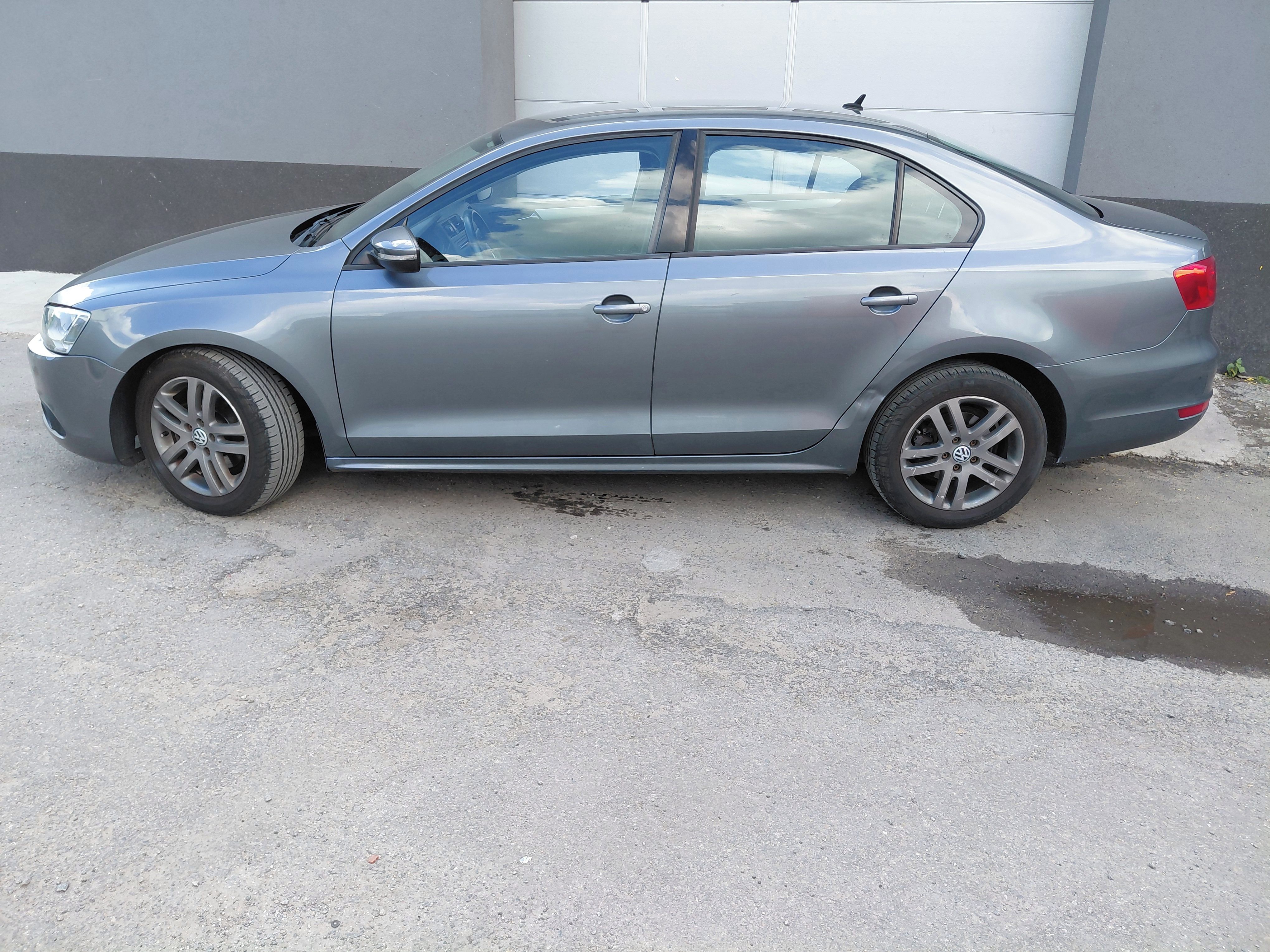 Volkswagen Jetta, 1.2 TSi 77kW, VÝBAVA, PĚKNÁ - fotka 3