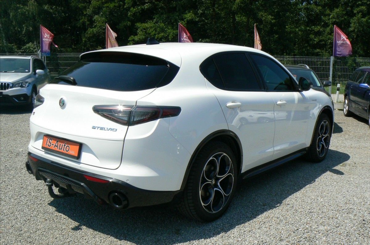 Alfa Romeo Stelvio, 2,2 VELOCE  Q4 DPH- 52571 km - fotka 4