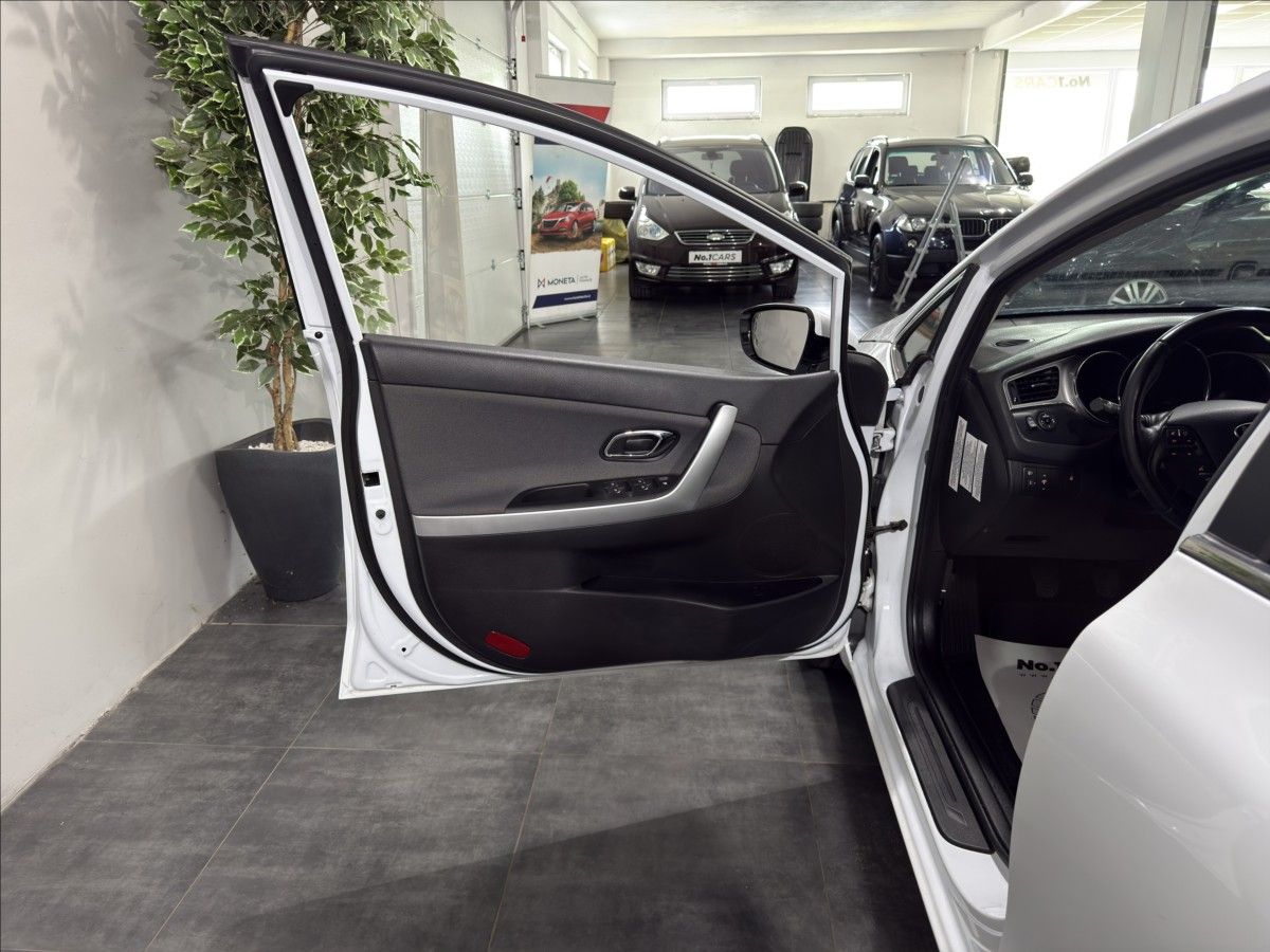 Kia Cee´d, 1,6   GDI KAMERA VÝHŘEV 61TKM - fotka 6