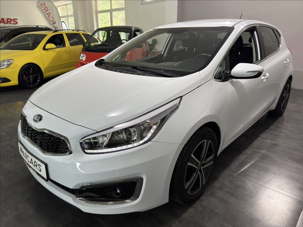 Kia Cee´d, 1,6   GDI KAMERA VÝHŘEV 61TKM - fotka 3