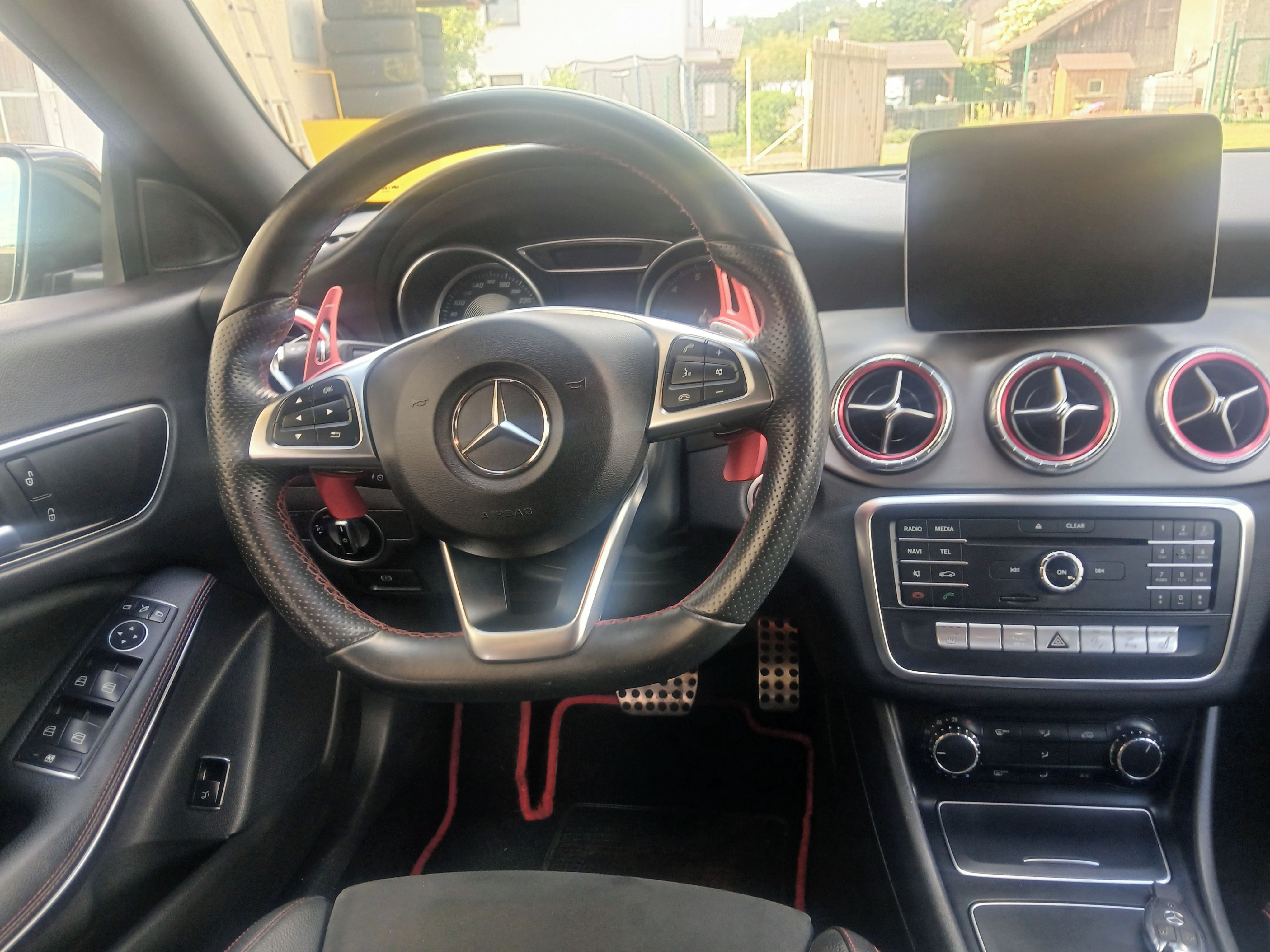 Mercedes-Benz CLA, 180 Shooting Brake AMG - fotka 6