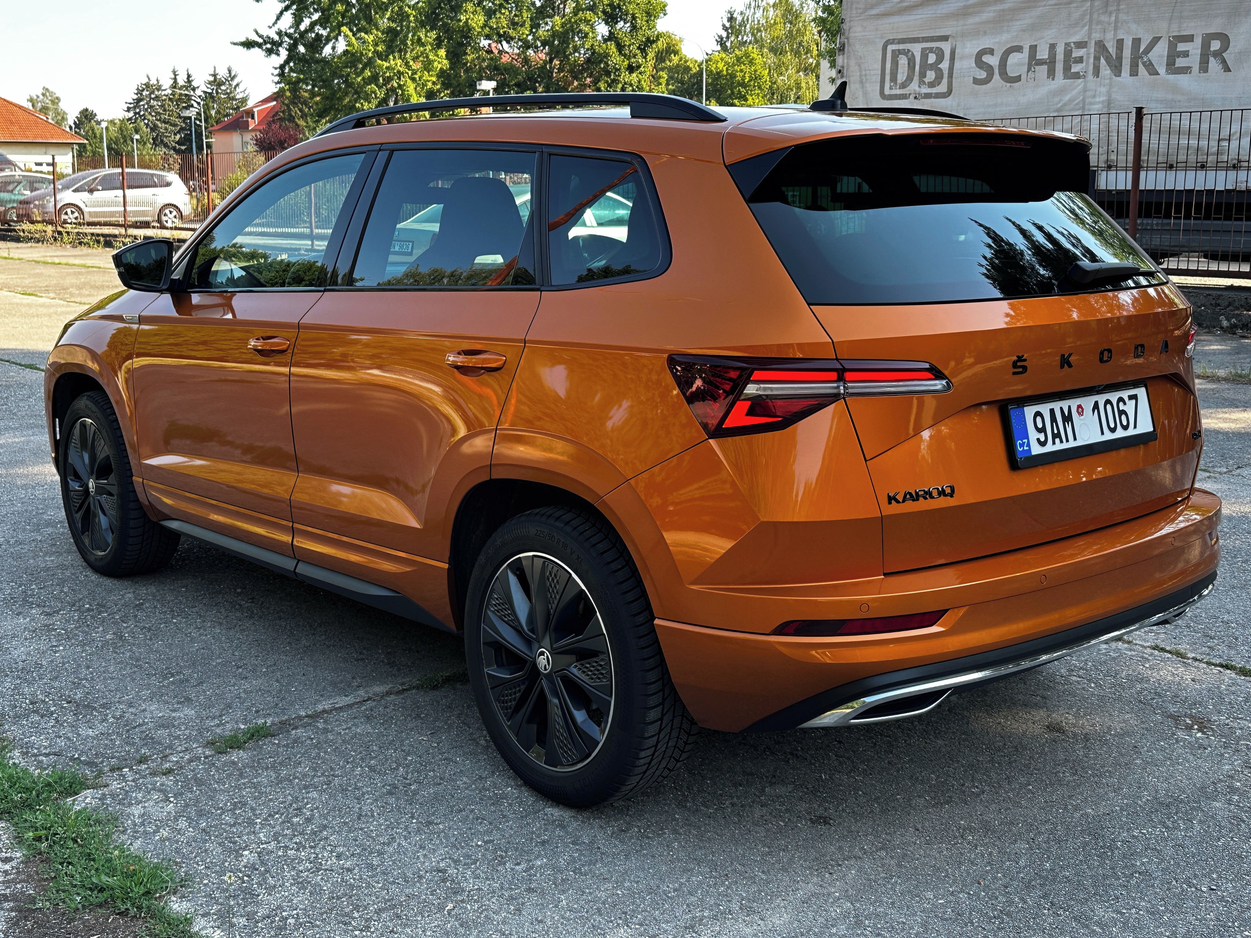 Škoda Karoq, 2.0TSI SportLine DSG 4x4 ČR! - fotka 3