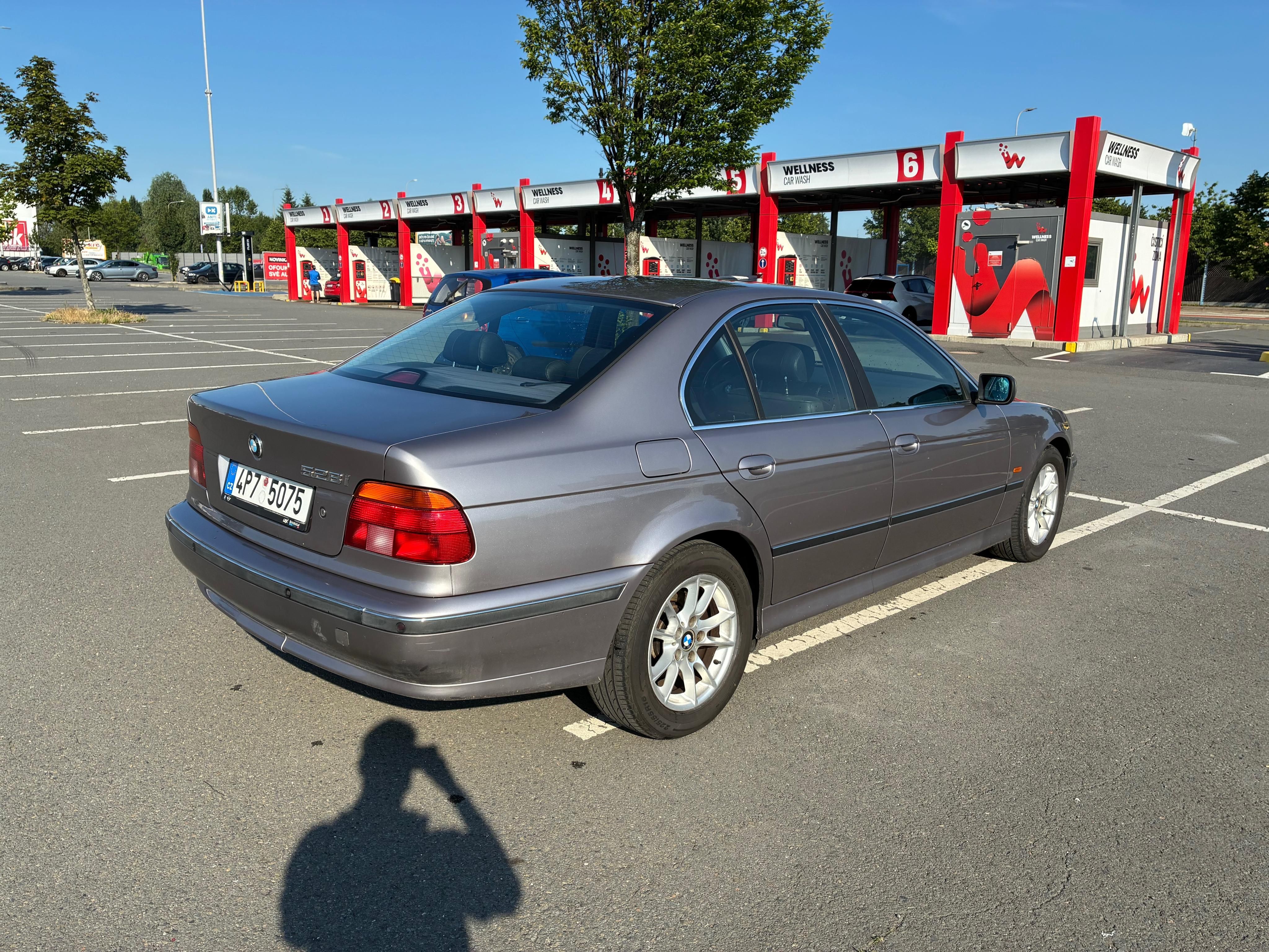 BMW Řada 5 - fotka 2