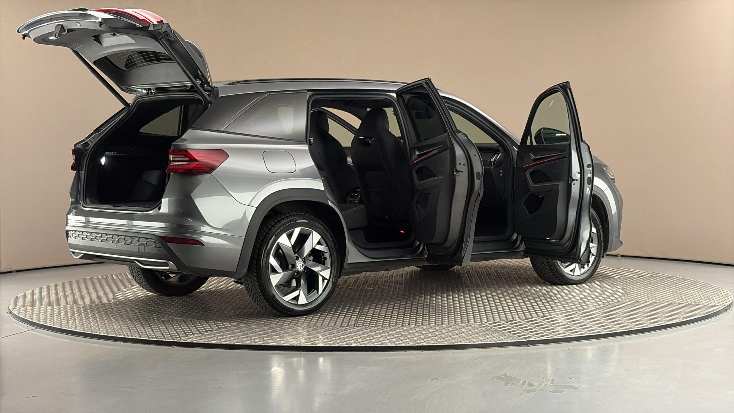 Škoda Kodiaq, 2.0 TDI DSG 4x4 Sportline - fotka 6