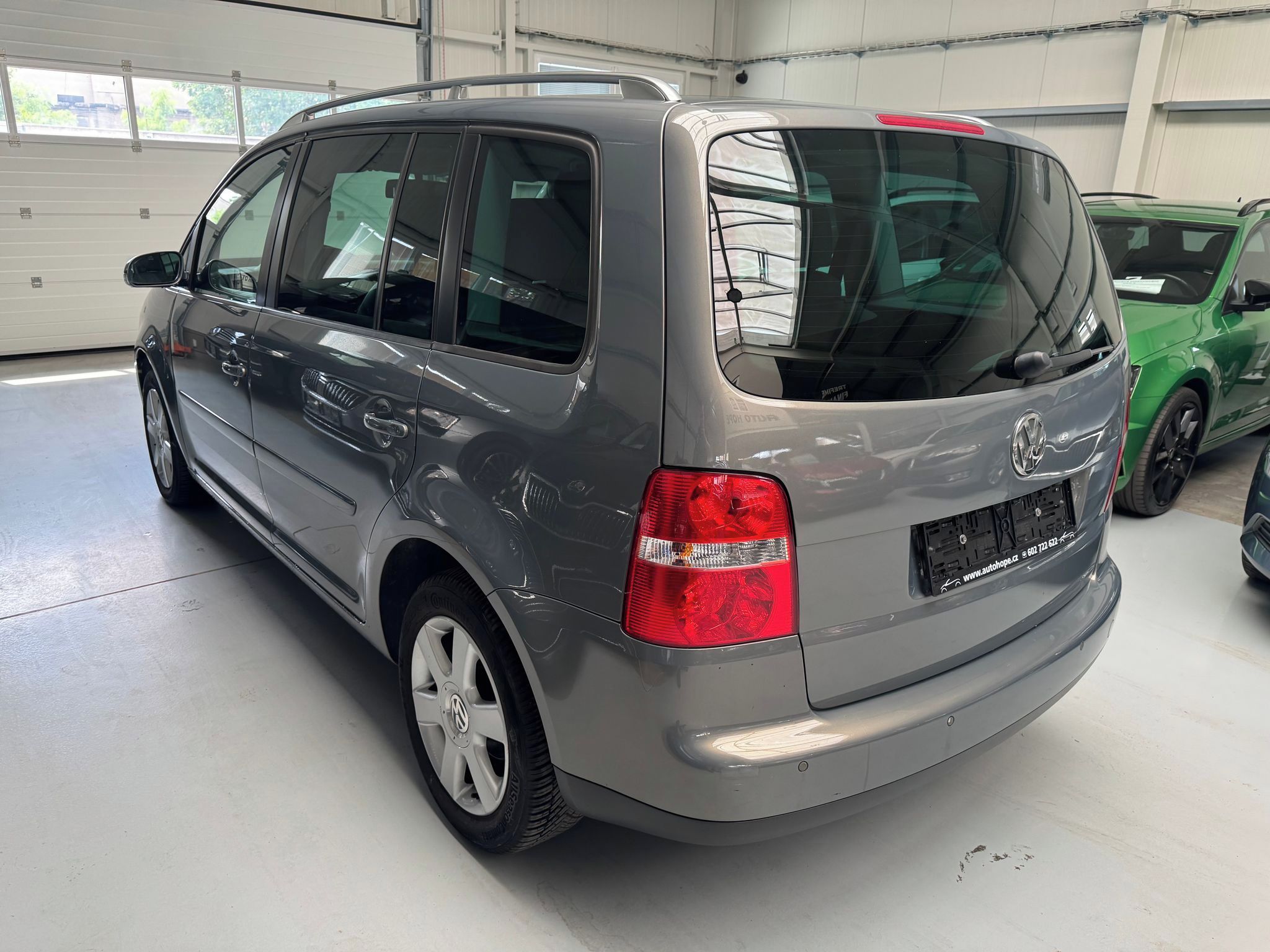 Volkswagen Touran, 2.0 TDI DSG Highline - fotka 4