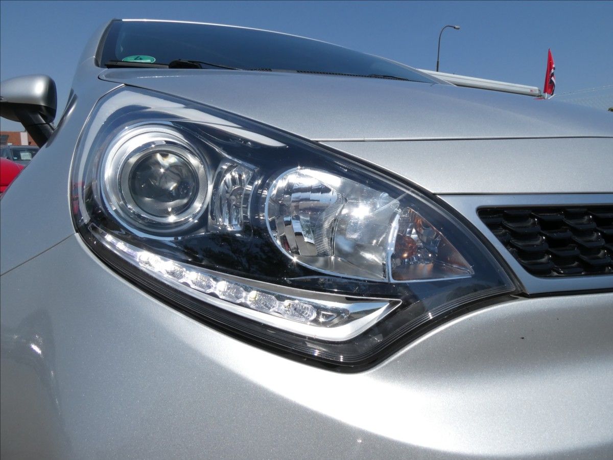Kia Rio, 1,2 i 62kW serviska, NAVI - fotka 5