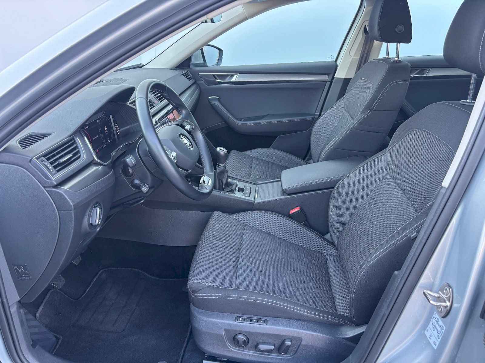 Škoda Superb, 2.0 TDI 110kW Style - fotka 5
