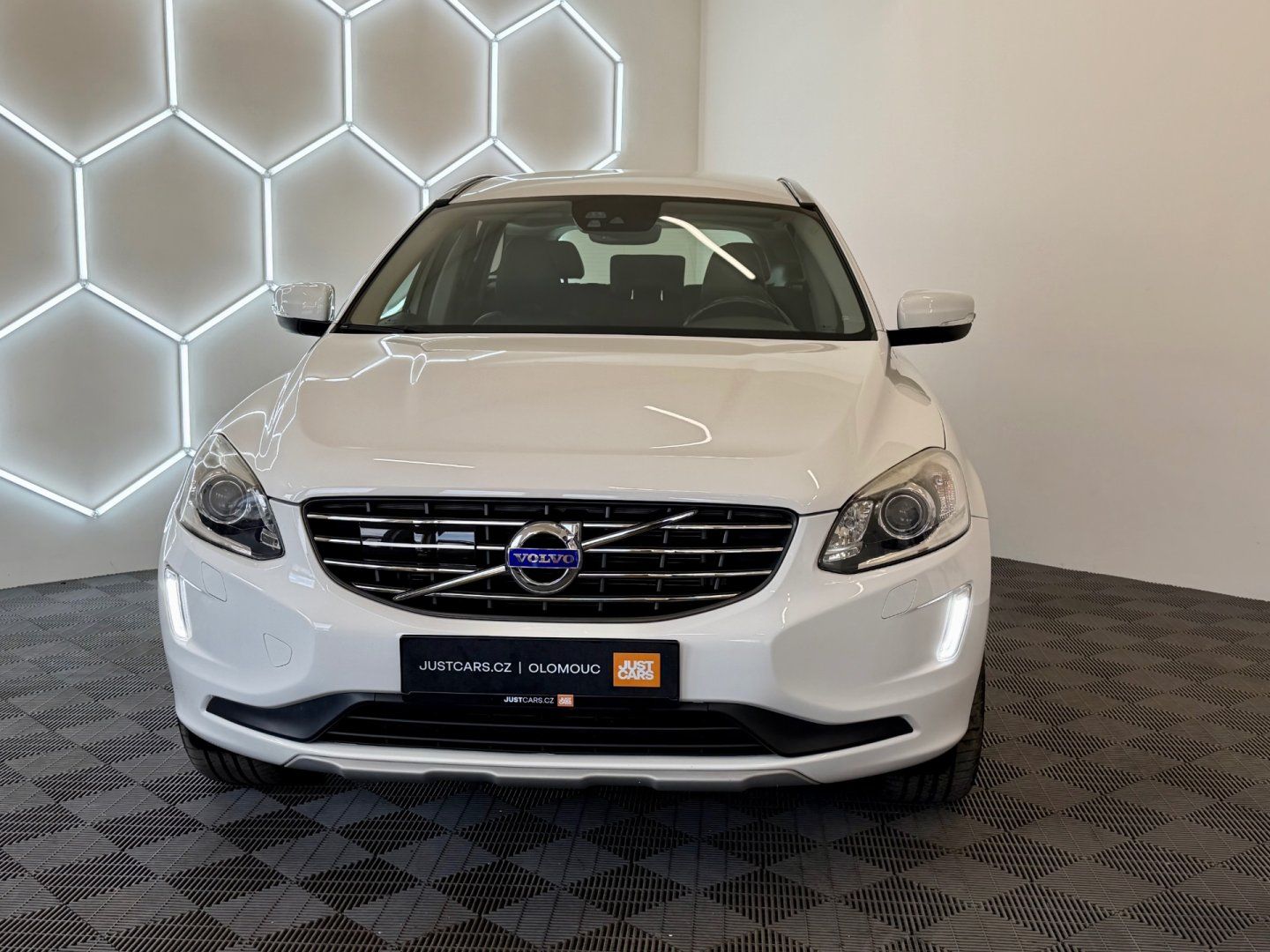 Volvo XC60, D3 110 kW SUMMUM/MANUÁL/SERV.K - fotka 3