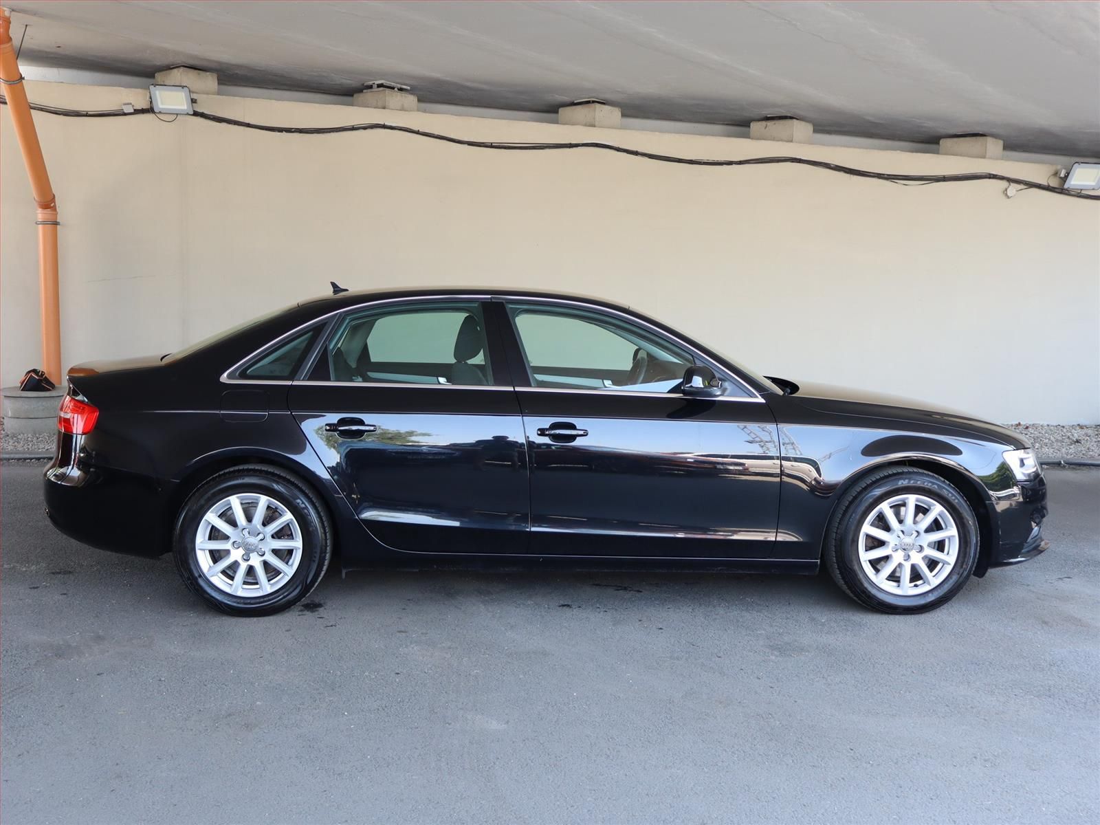 Audi A4, 1.8 TFSI, ČR,1.maj - fotka 6