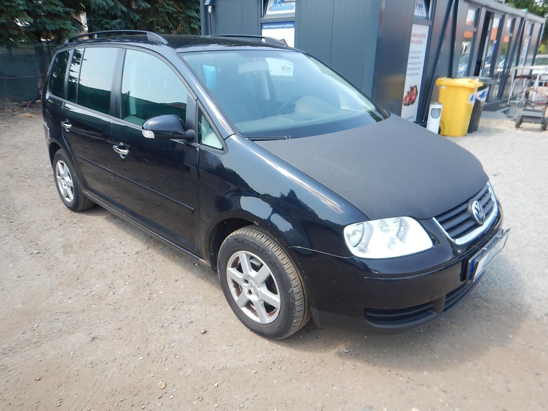 Volkswagen Touran, 1.9 TDI, 7 MÍST, TAŽNÉ - fotka 4