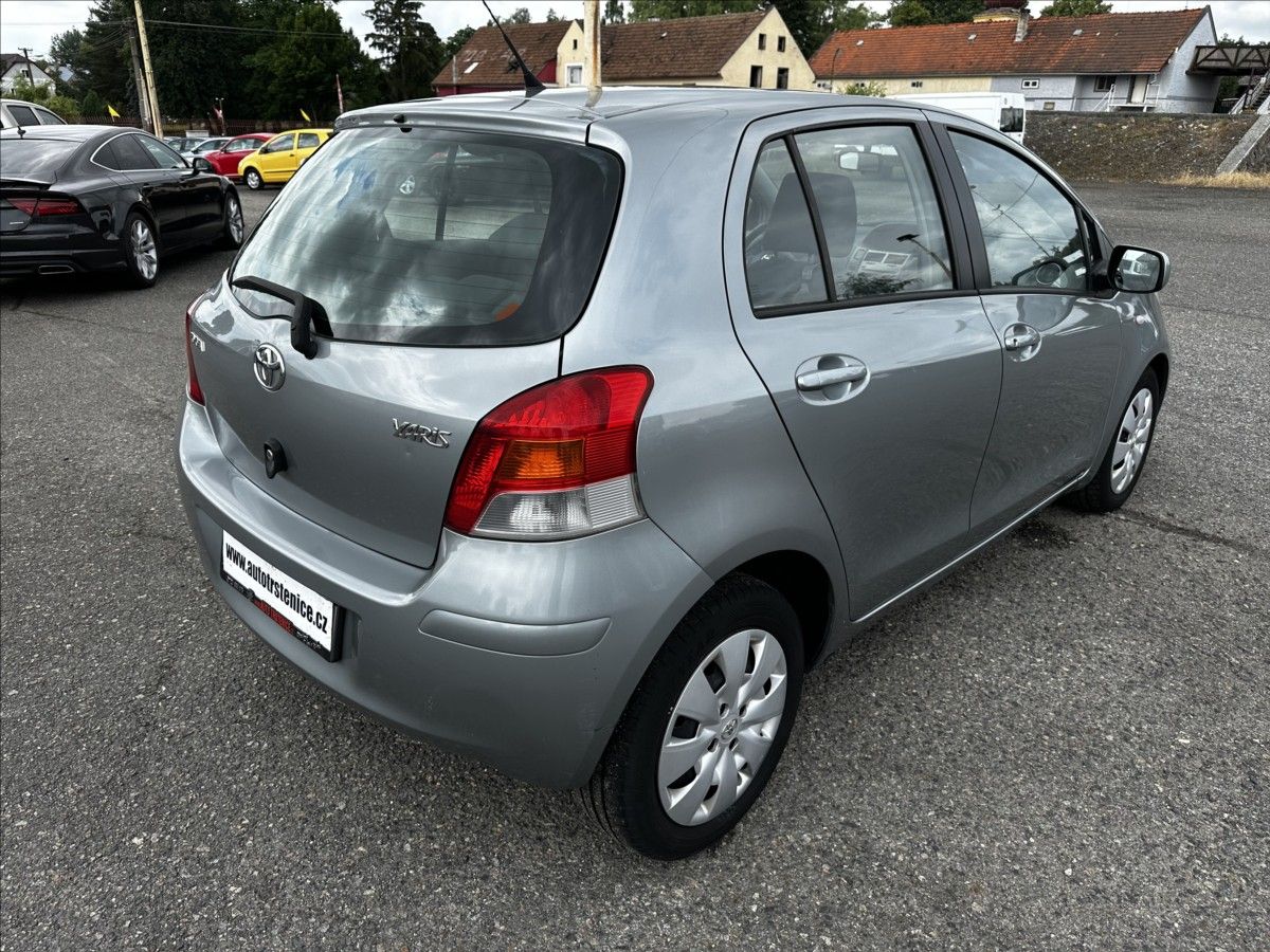 Toyota Yaris, 1,3 i-MÁLO KM-KLIMA-CEBIA - fotka 5