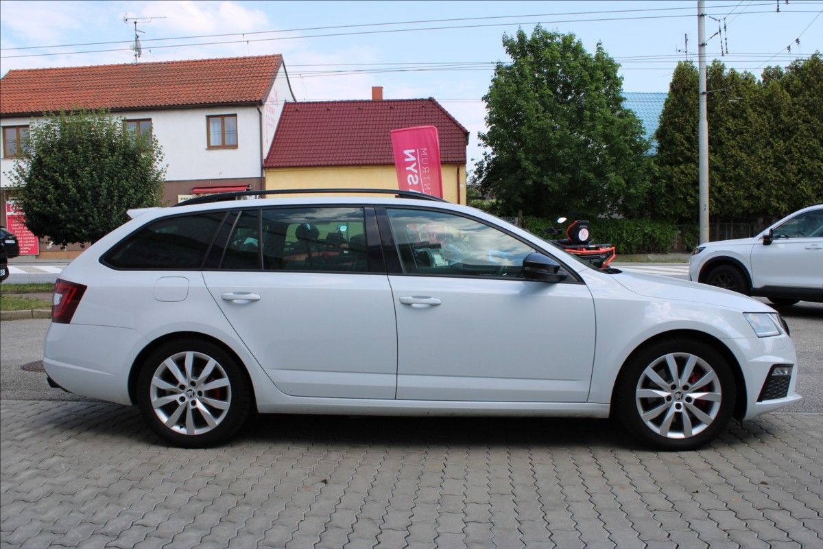 Škoda Octavia, 2,0 TDI RS DSG 4x4 VIRTUAL PAN - fotka 3