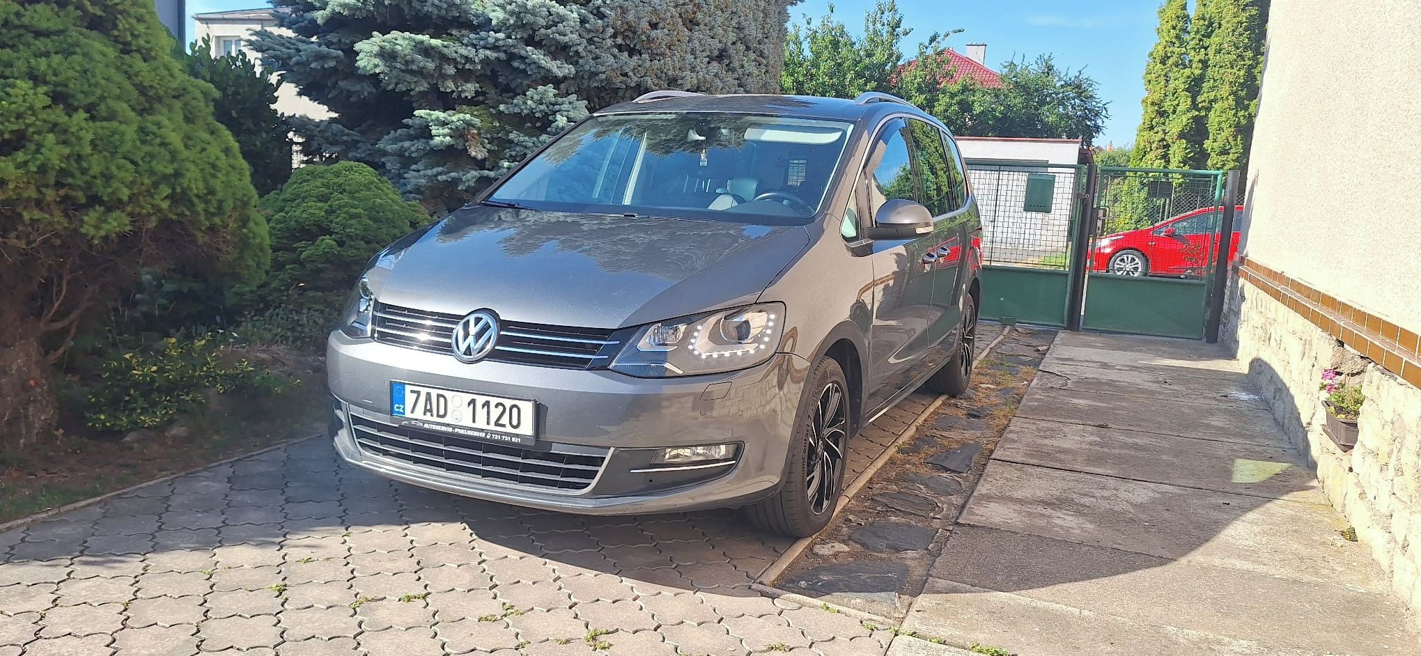 Volkswagen Sharan, 2.0 TDi, Highline, 7míst - fotka 2