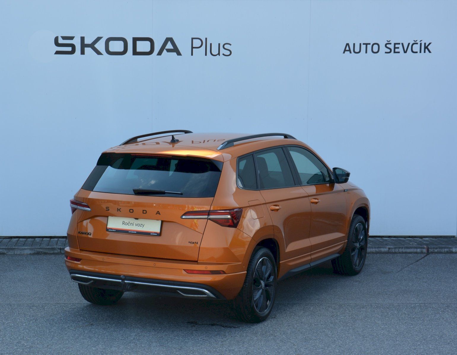 Škoda Karoq, 2.0 TSI 140 KW 4x4 SportLINE D - fotka 2