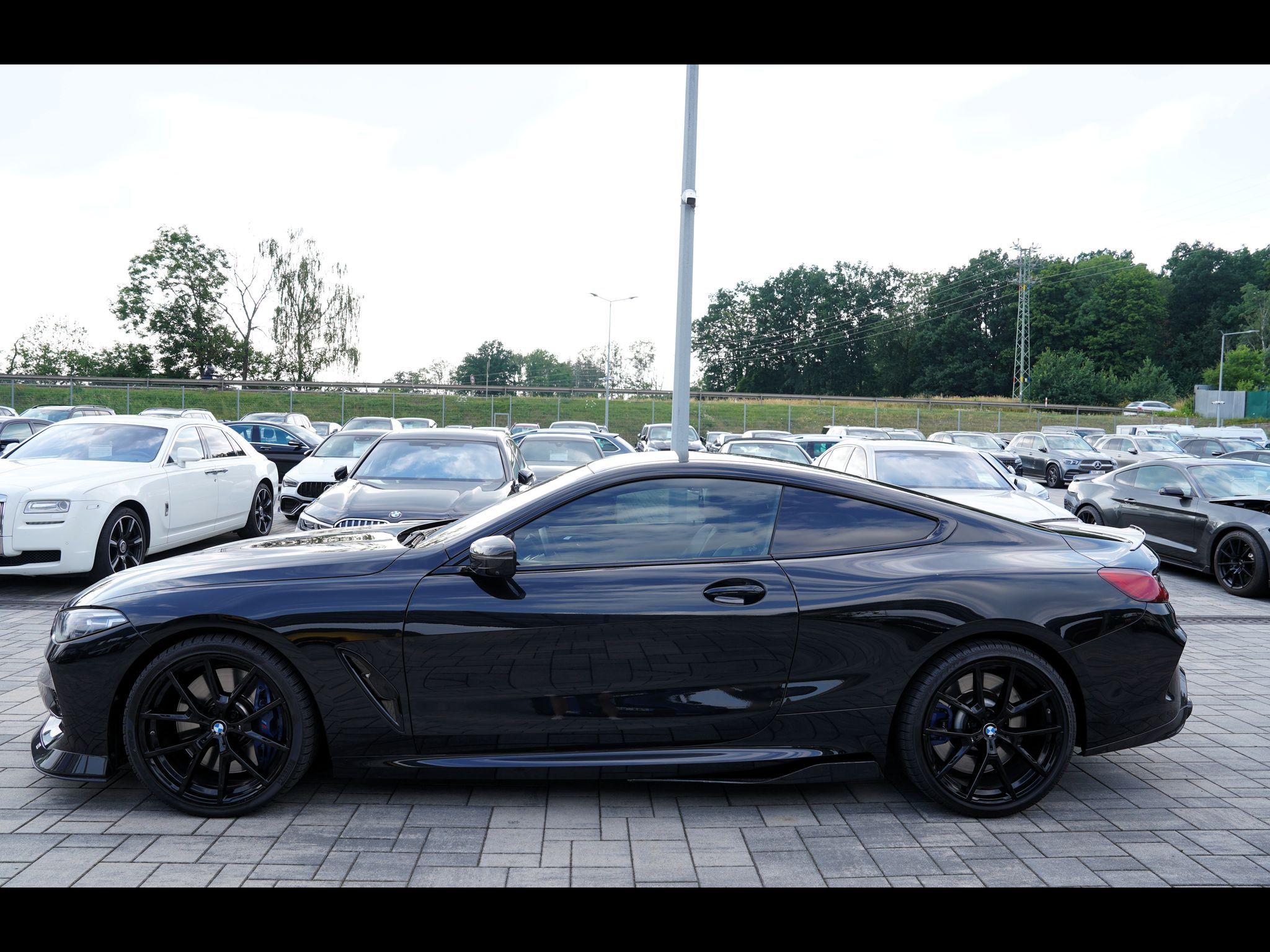 BMW Řada 8, M850i xDrive /Laser/640 PS !! - fotka 3