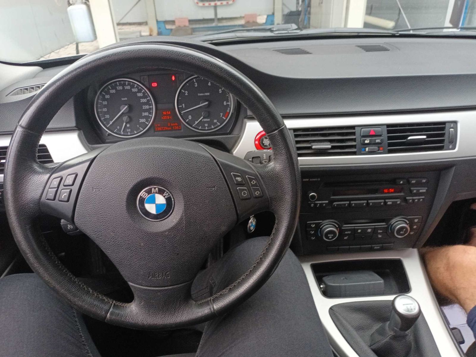 BMW Řada 3, 318 i, po STK, Tažné - fotka 3