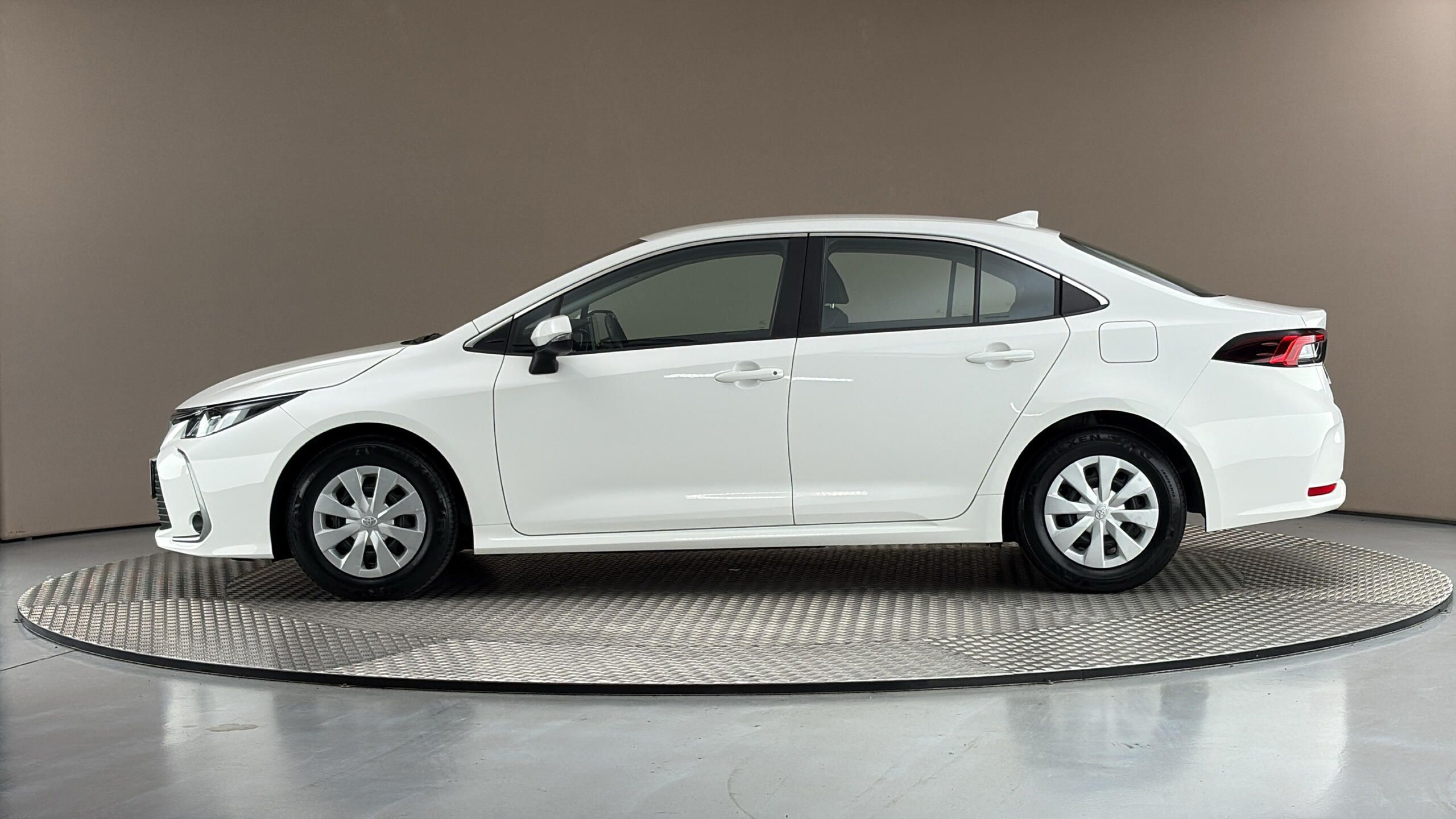Toyota Corolla, 1.8 Hybrid AUT Active Sedan - fotka 4