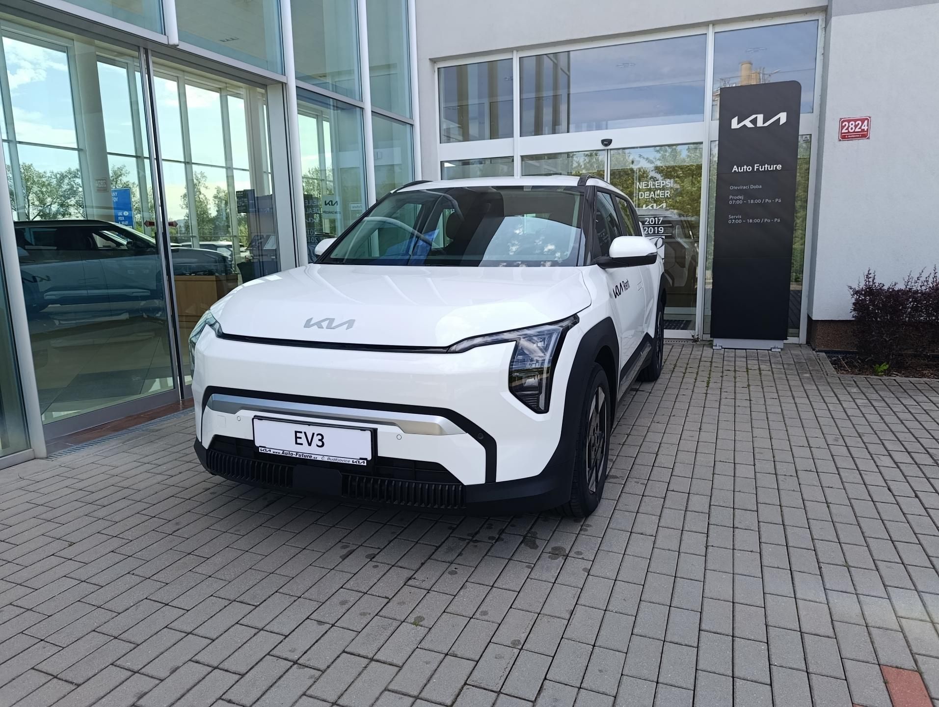 Kia EV3, SV1 4x2 AIR 150 KW + 58,3 KWH - fotka 2