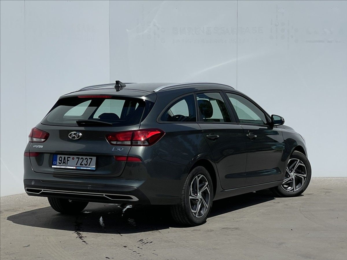 Hyundai i30, 1,0 T-GDI DCT Family Comfort - fotka 3