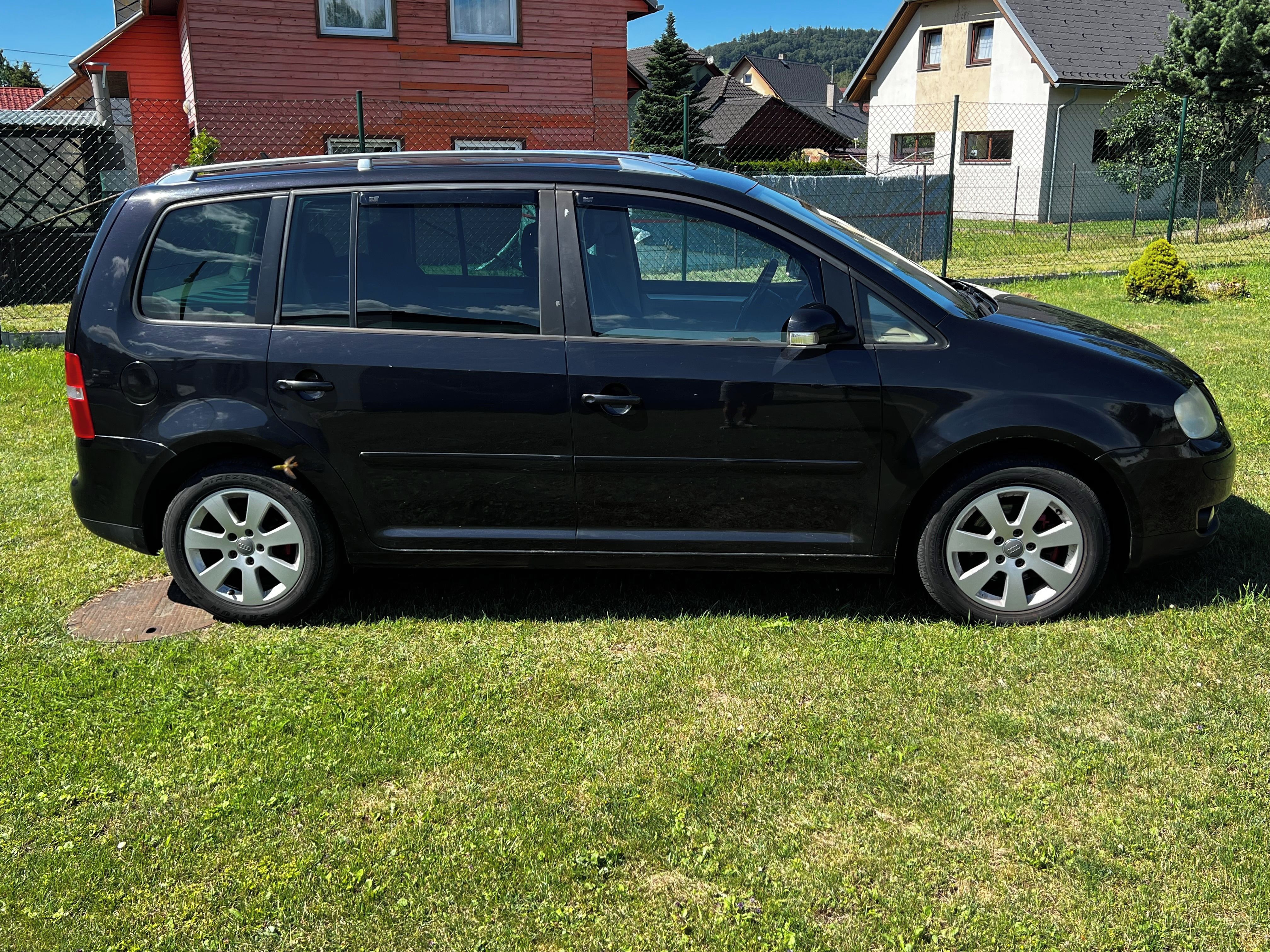 Volkswagen Touran, 2.0 TDi HIGHLINE TAŽNÉ ZAŘ. - fotka 4