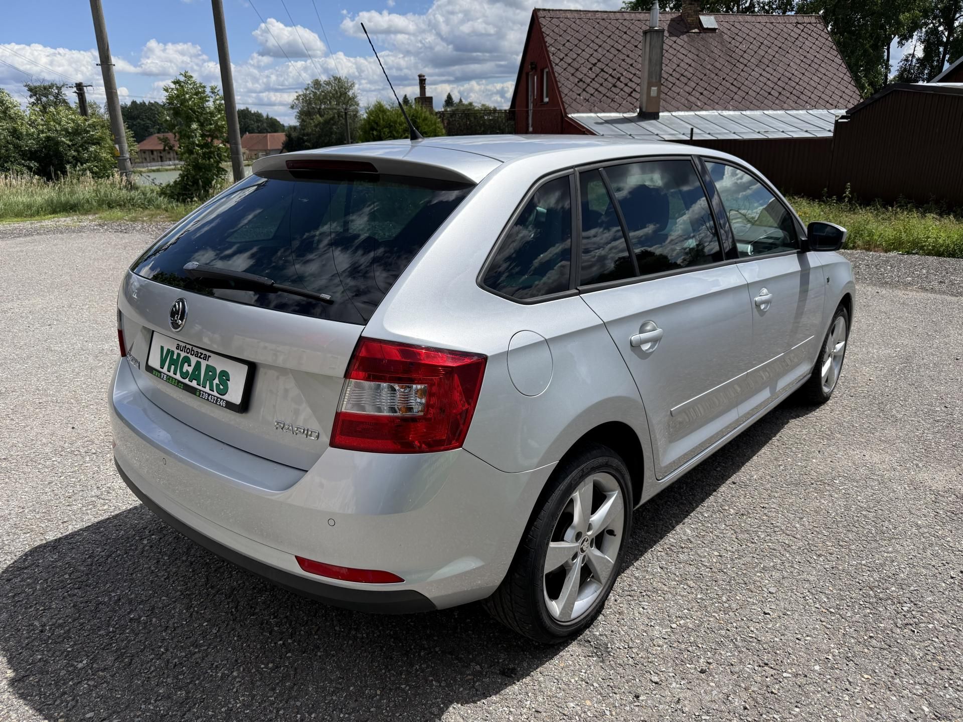 Škoda Rapid, 1,6TDI Aut. klimatizace - fotka 4