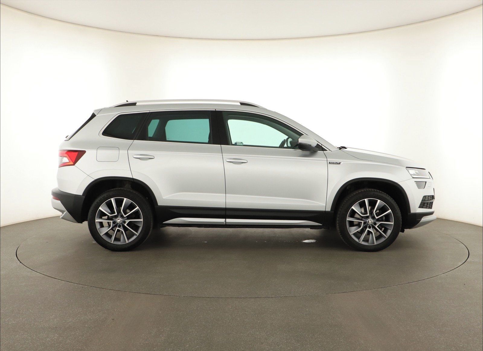 Škoda Karoq, 2.0 TDI, Scout, 4X4, Automat - fotka 6
