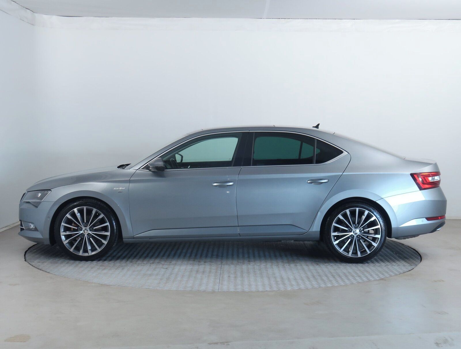 Škoda Superb, 2.0 TDI, Laurin&Klement - fotka 3