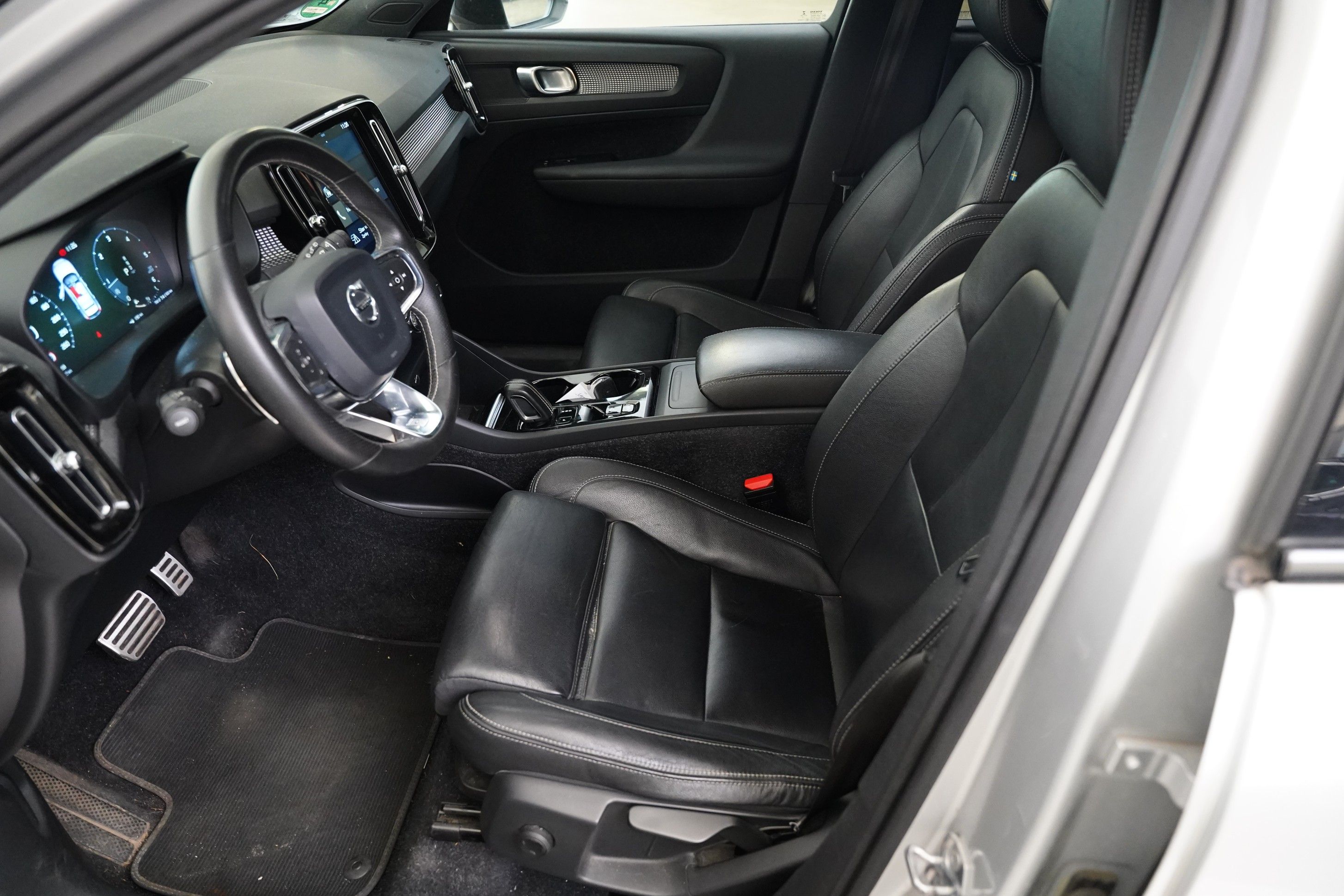 Volvo XC40, 2.0 D4 140 kW AWD R-Design - fotka 6