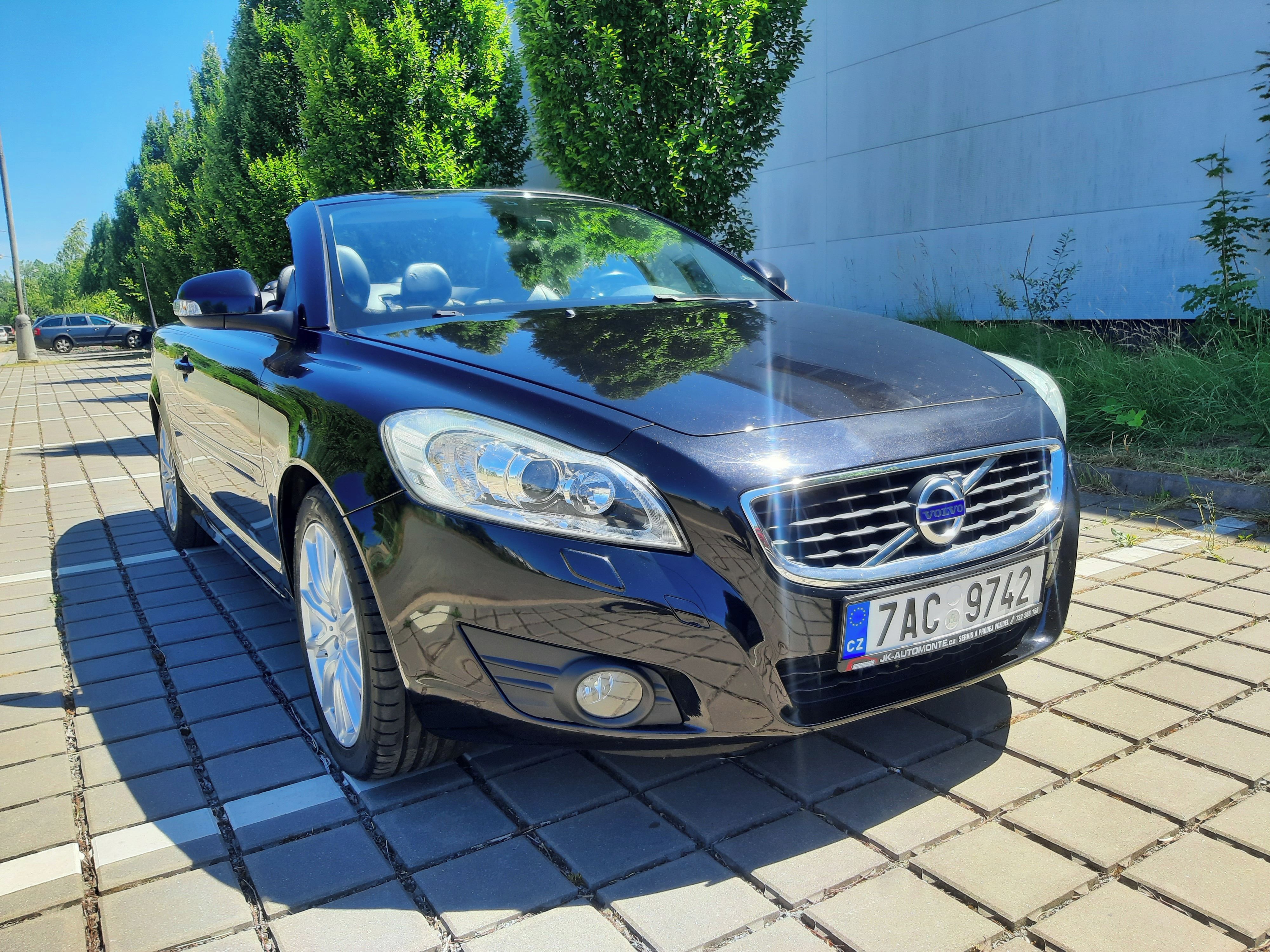 Volvo C70, 2.0D 110kW 5ti válec - fotka 2