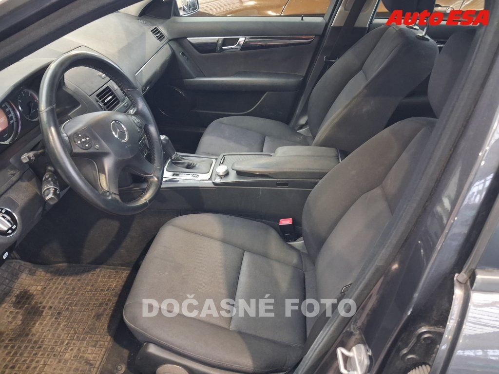 Mercedes-Benz Třídy C, 2.2 CDI,AT,xenon,autoAC - fotka 3