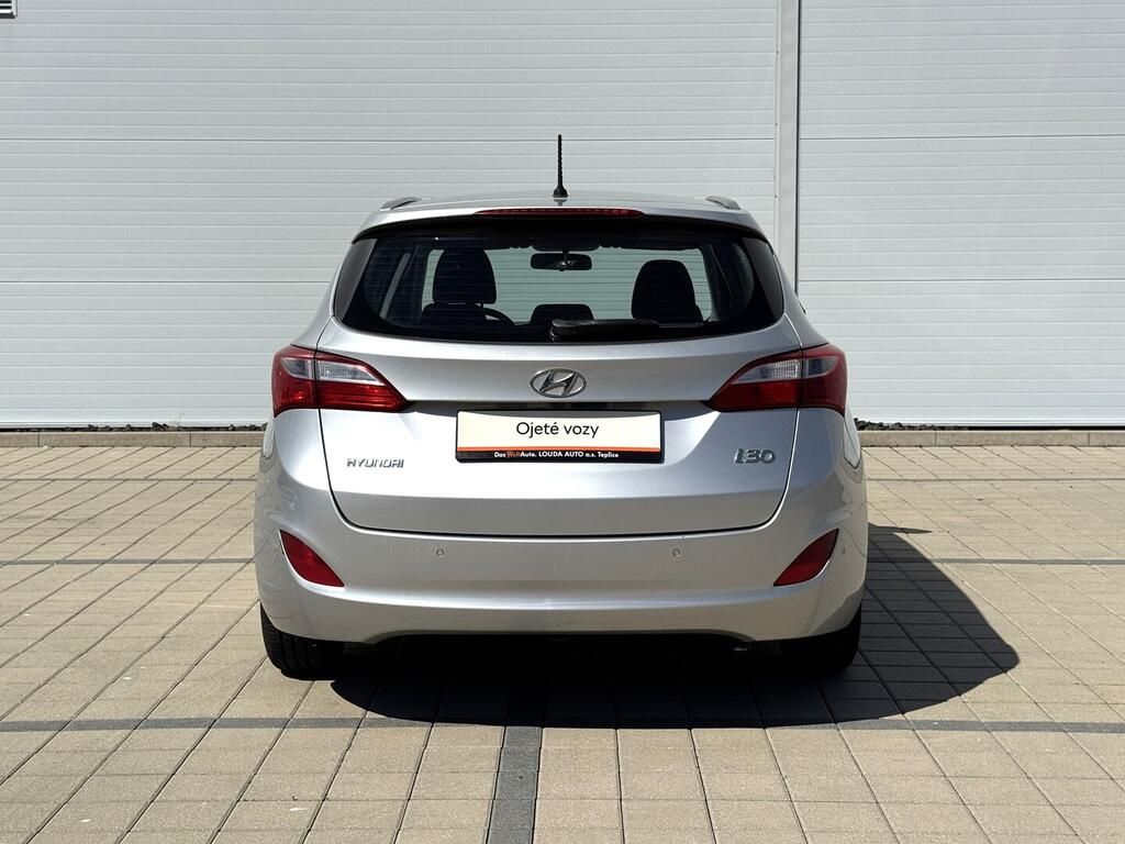 Hyundai i30, Trikolor 1.6 CRDi 81 kW - fotka 6
