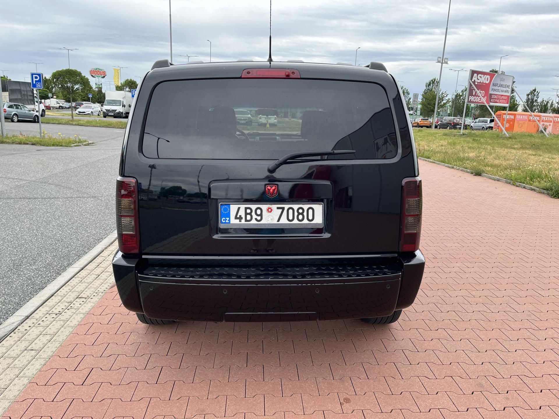 Dodge Nitro, 2.8 CRD 4x4 Automat - fotka 6