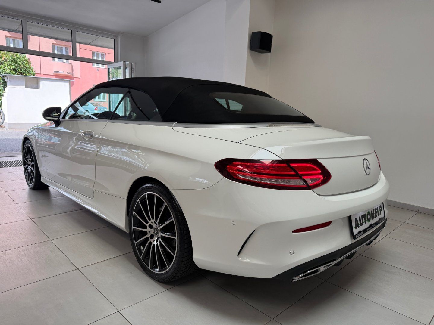 Mercedes-Benz Třídy C, 300d AMG 180 kW - fotka 6