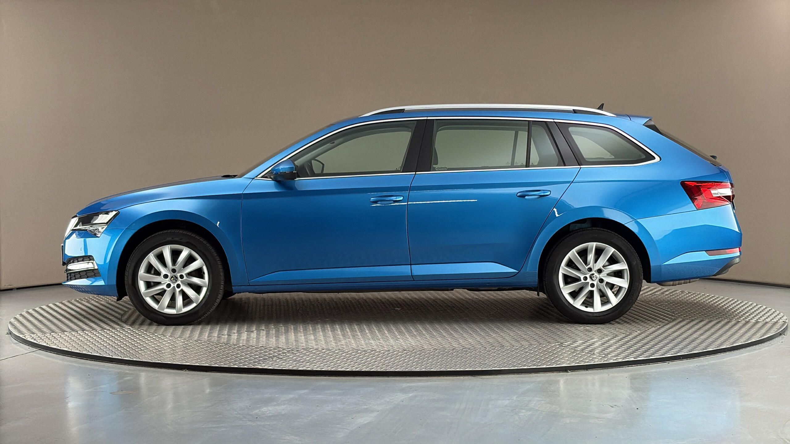 Škoda Superb, 2.0 TDI DSG 4x4 Style Combi - fotka 4