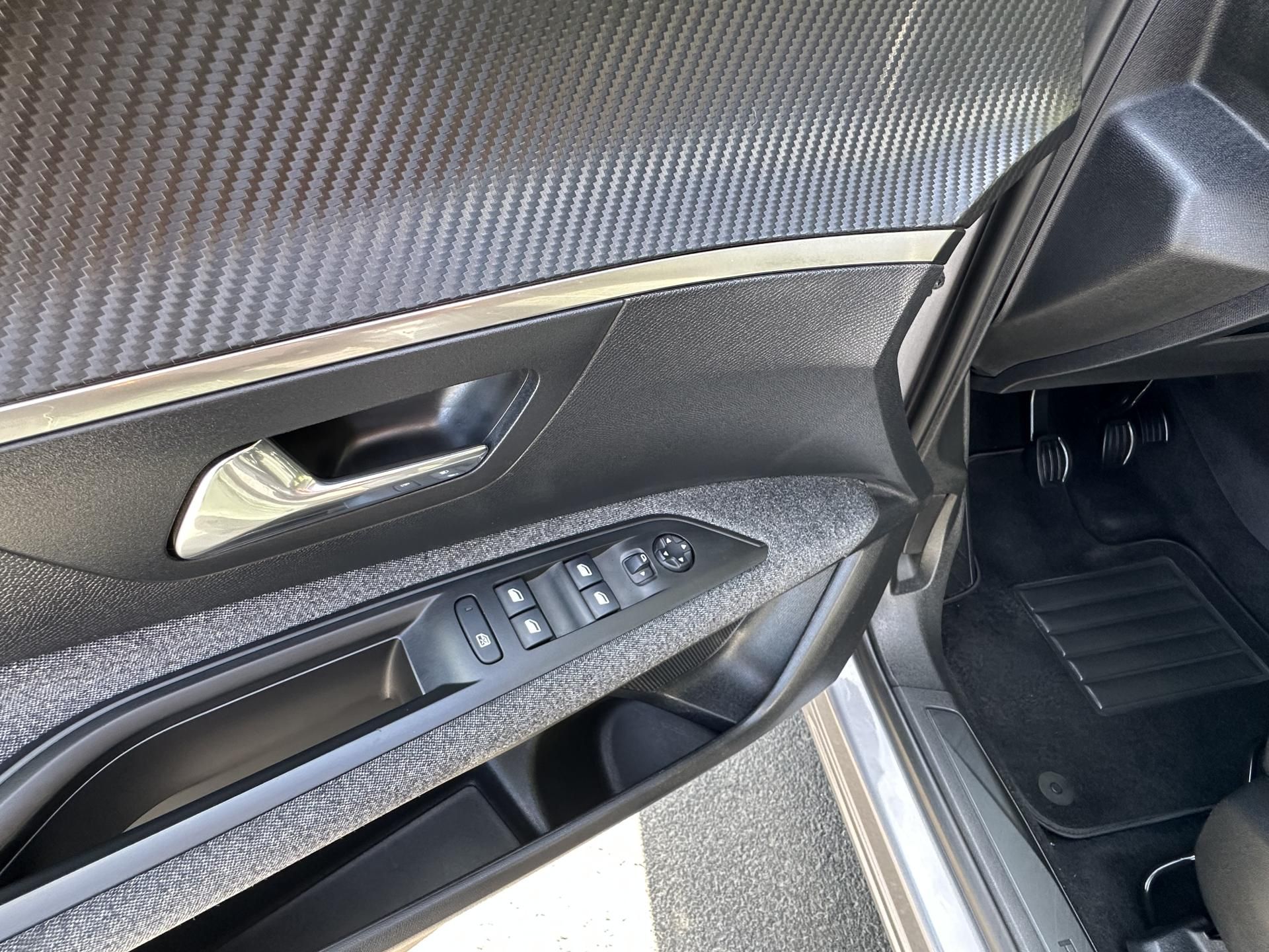 Peugeot 3008, 1.2/96kW *2.Maj * - fotka 5