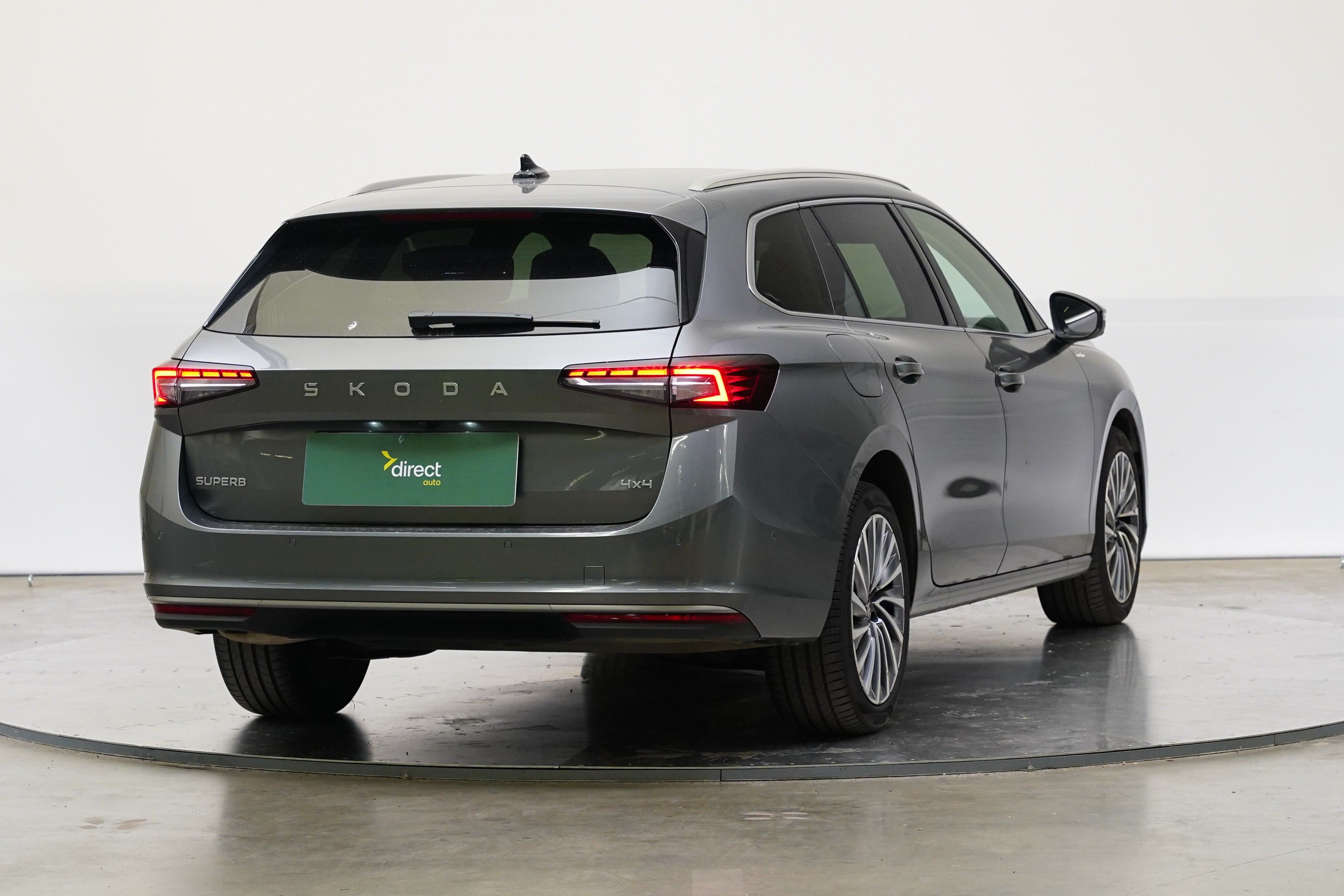 Škoda Superb, 2.0 TDI 142 kW DSG 4x4 L&K - fotka 2