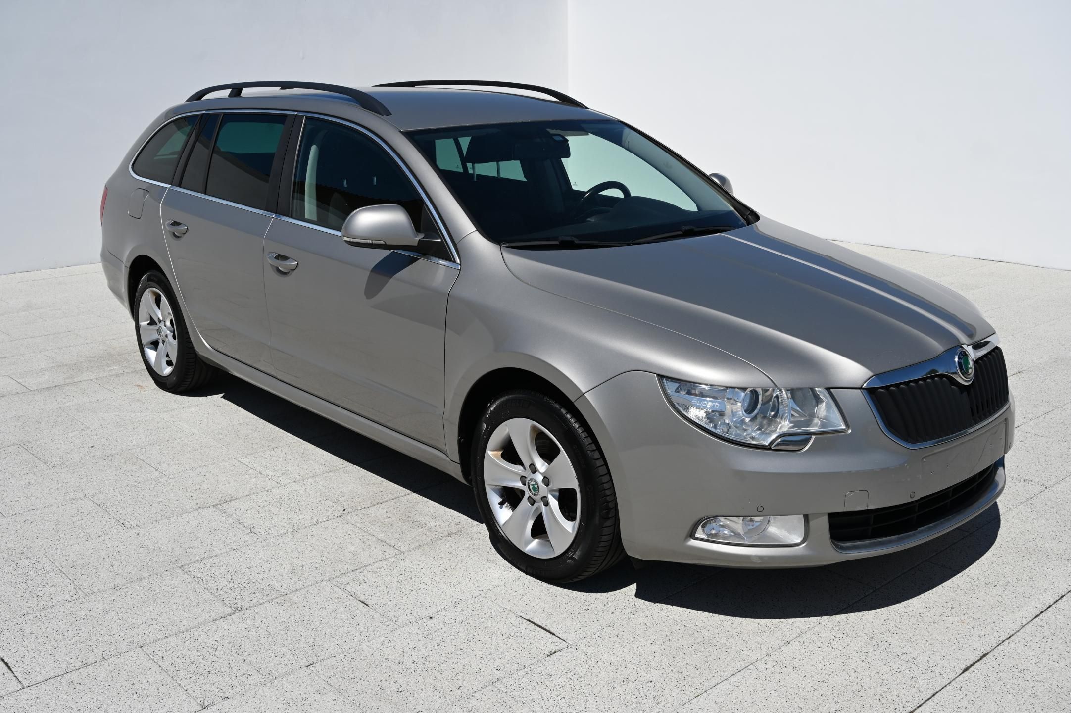 Škoda Superb, 2.0TDI 103KW Ambition 9/2012 - fotka 3