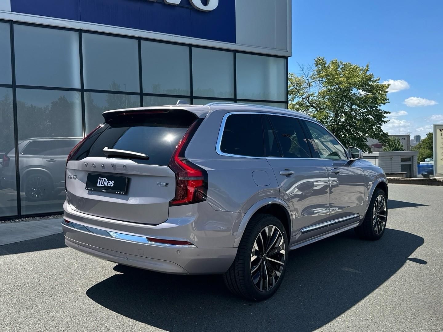 Volvo XC90, 2.0B5 184kW 4x4  PLUS BRIGHT - fotka 6
