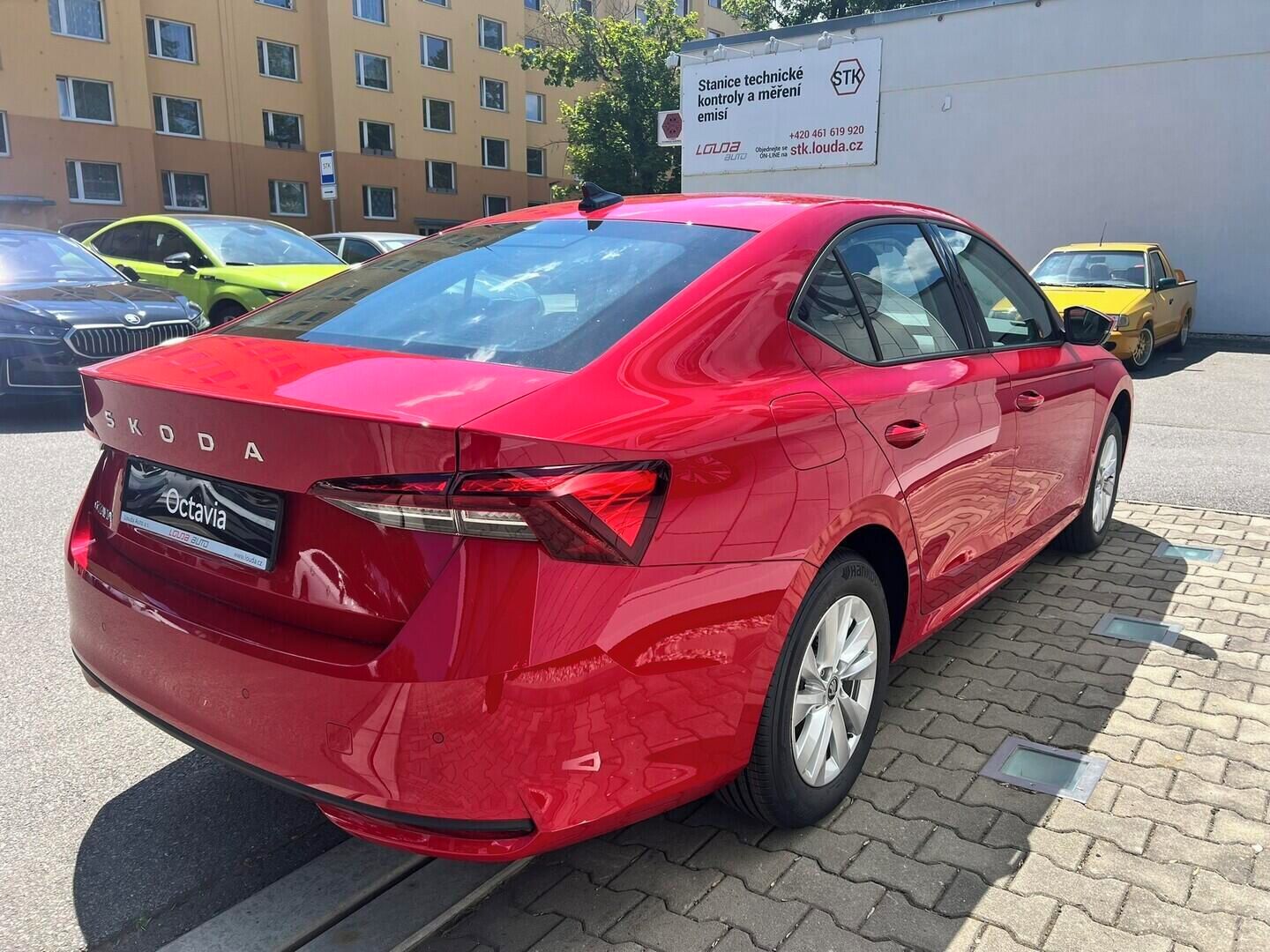 Škoda Octavia, Essence Liftback 85 kW - fotka 4