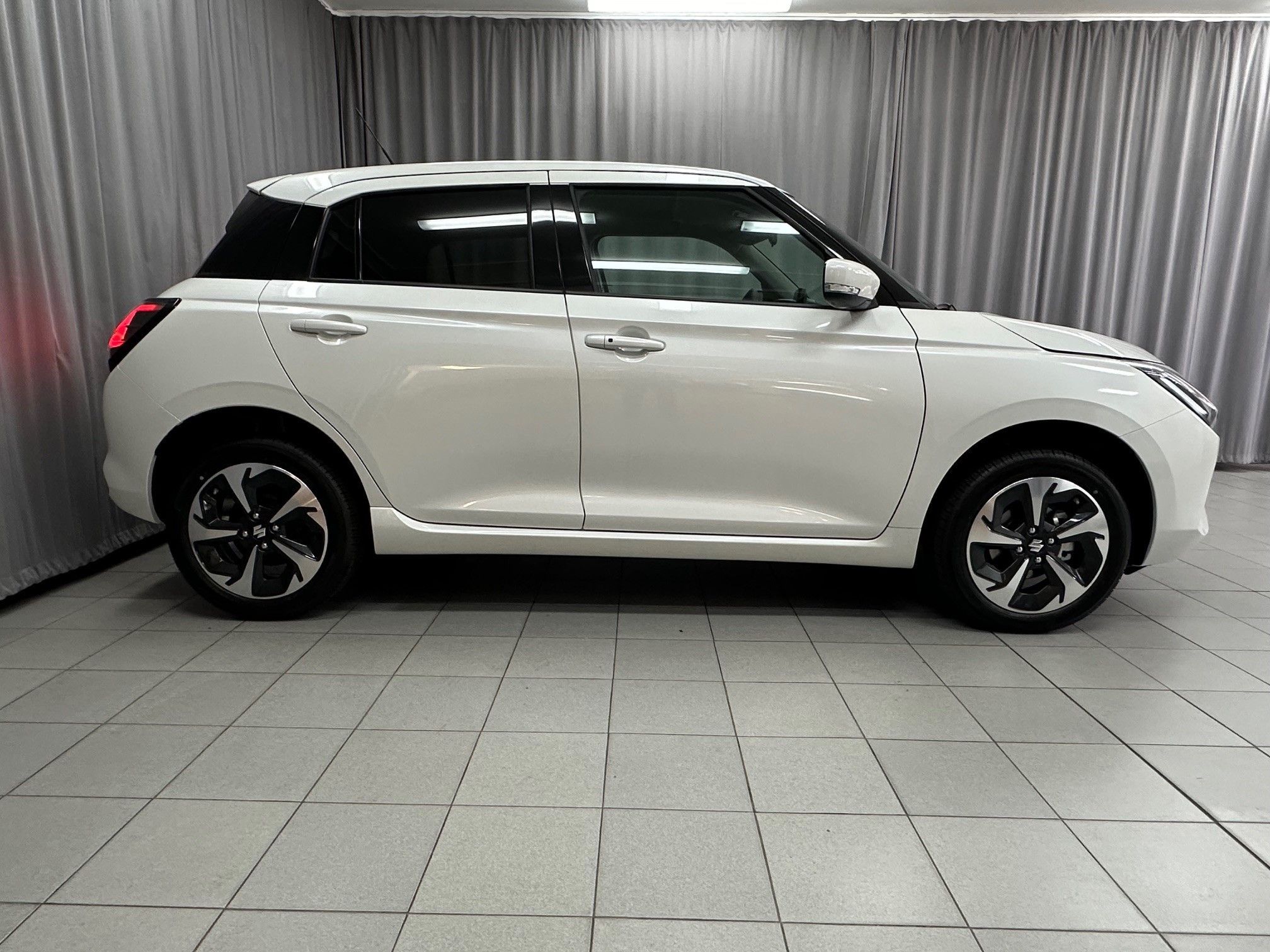 Suzuki Swift, ELEGANCE, AUTOMAT. - fotka 3
